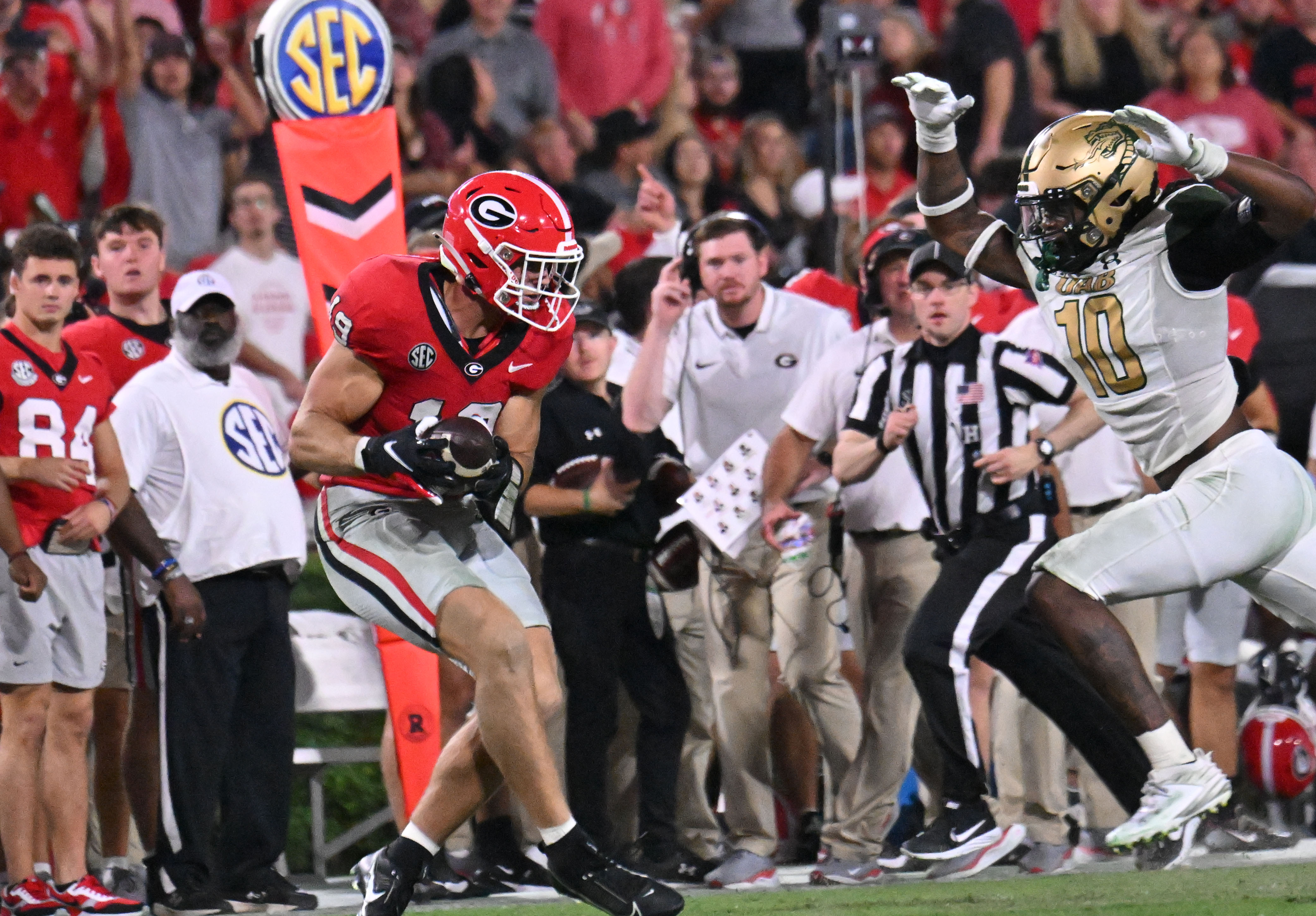 Weekend Predictions: Falcons win opener, Georgia routs Ball State