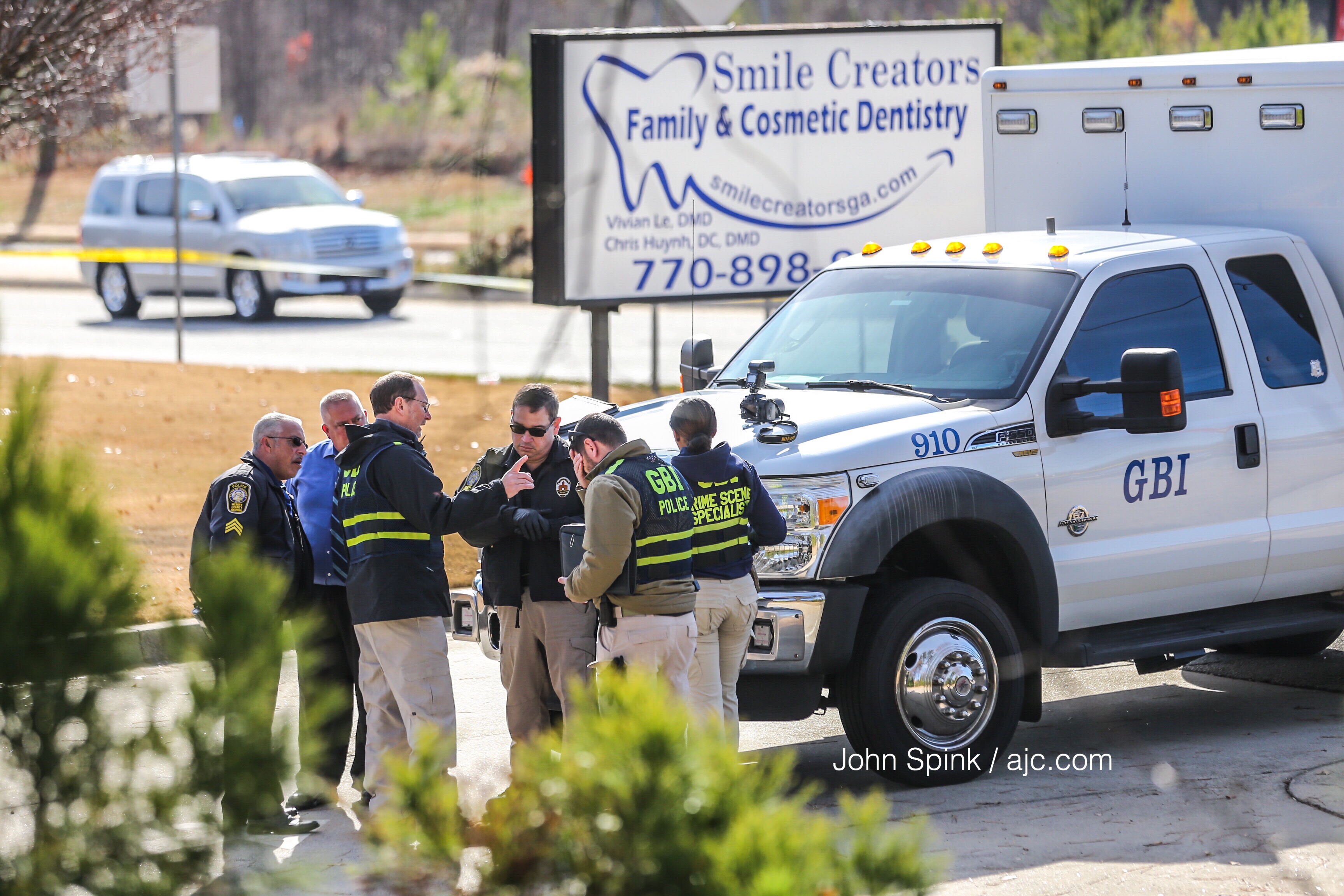 GBI and Henry County police investigators were on the scene of an officer-involved shooting at a dentist's office on Jonesboro Road. JOHN SPINK / JSPINK@AJC.COM