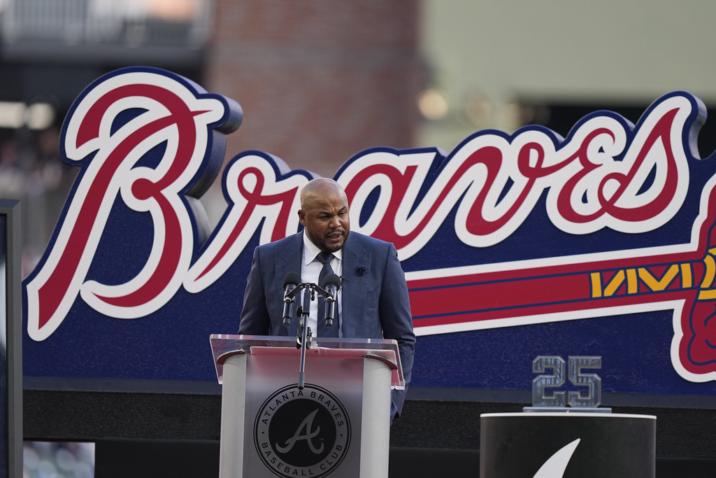 Braves officially retire Andruw Jones' number 25