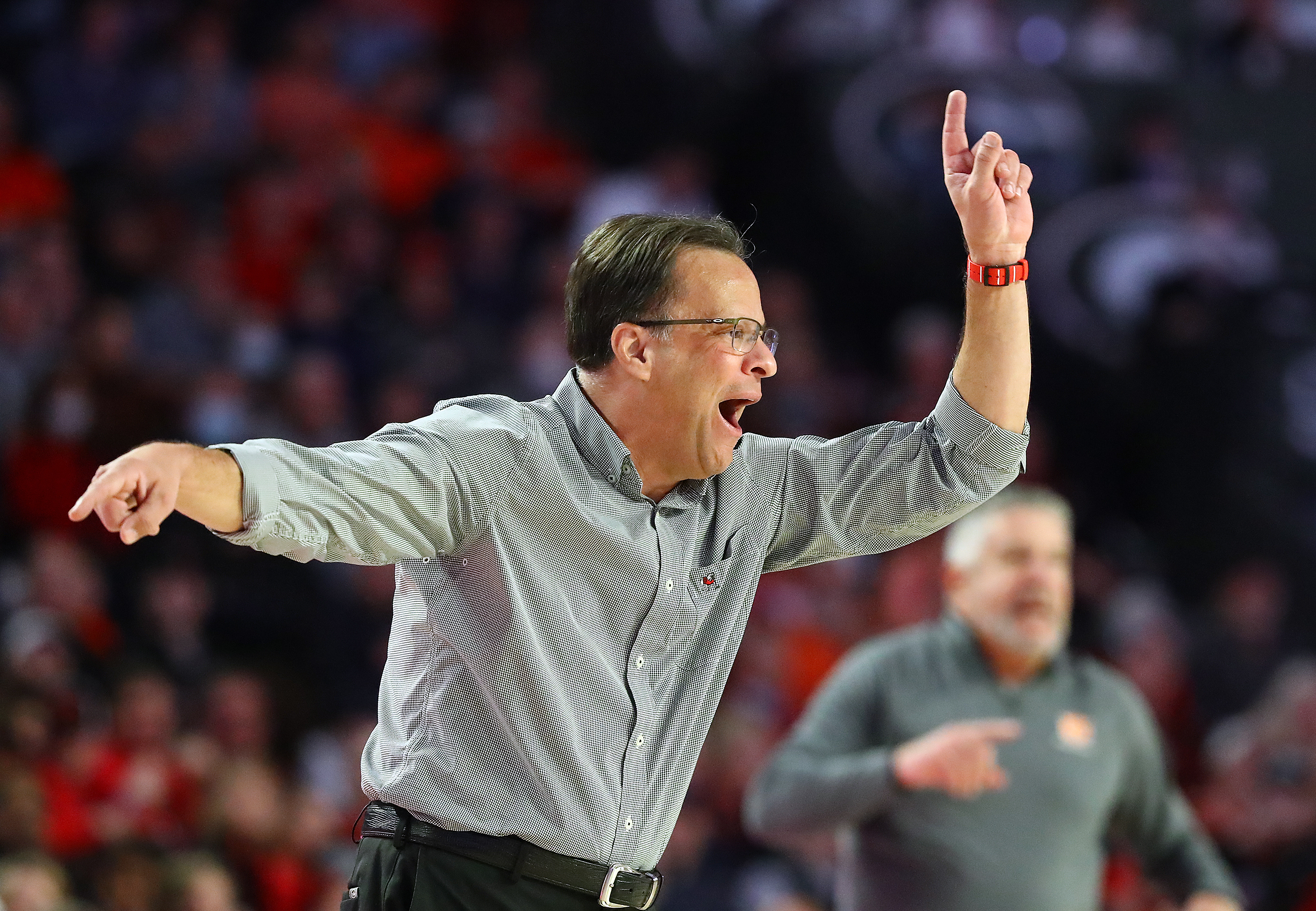 020522 Athens: Georgia head coach Tom Crean directs his team to a come back in the second half against Auburn that fell just two points short for a 74-72 loss to Auburn in a NCAA college basketball game on Saturday, Feb. 5, 2022, in Athens. “Curtis Compton / Curtis.Compton@ajc.com”`