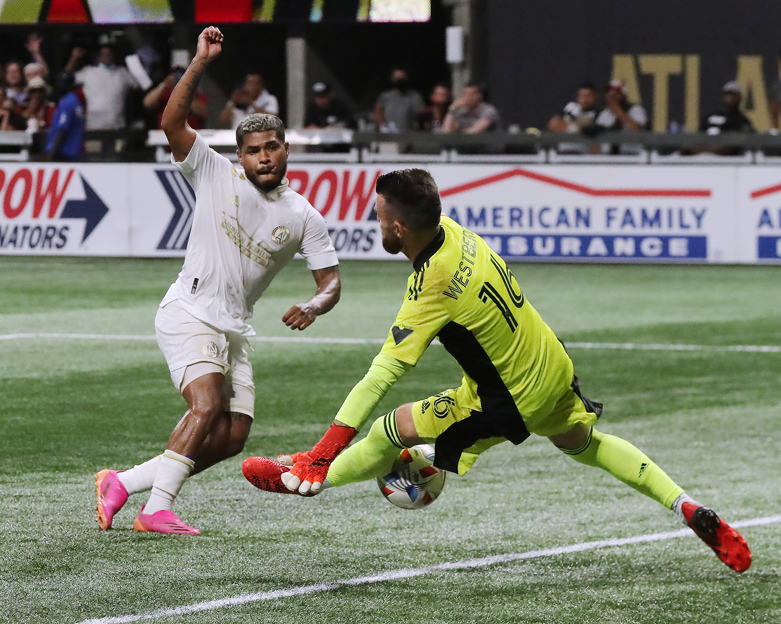 Toronto FC signs goalkeeper Quentin Westberg