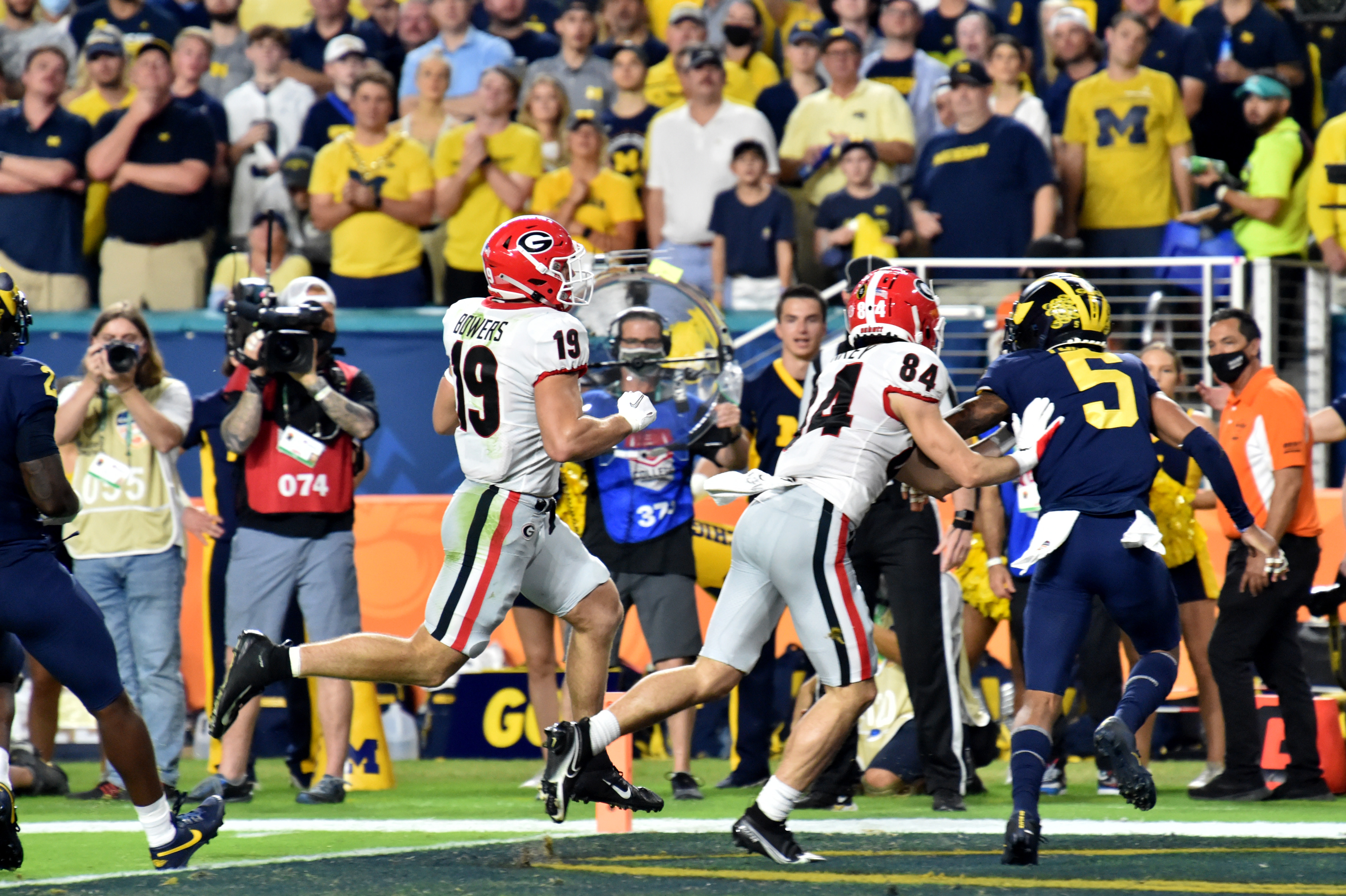 Michigan vs Georgia College Football Halftime Show 12-31-21 