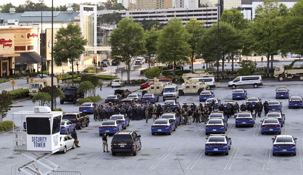 May 30, 2020 - Atlanta - Georgia National Guard units deploy at Lenox Square as protests continued for a second day. Protests over the death of George Floyd in Minneapolis police custody spread around the United States on Saturday, as his case renewed anger about others involving African Americans, police and race relations. Jenni Girtman for the Atlanta Journal Constitution