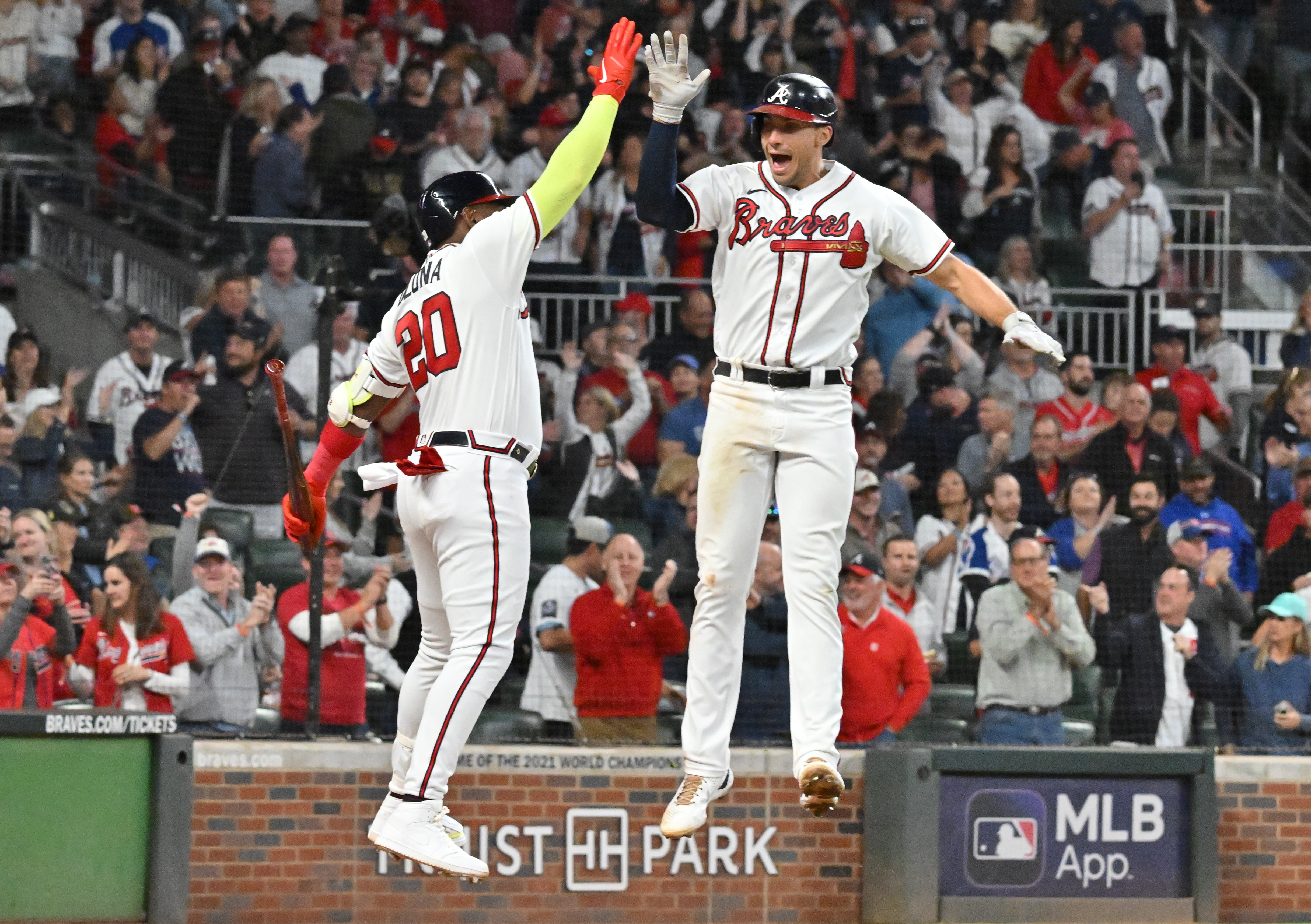Braves Sweep Mets, Closing in on NL East Title - The New York Times