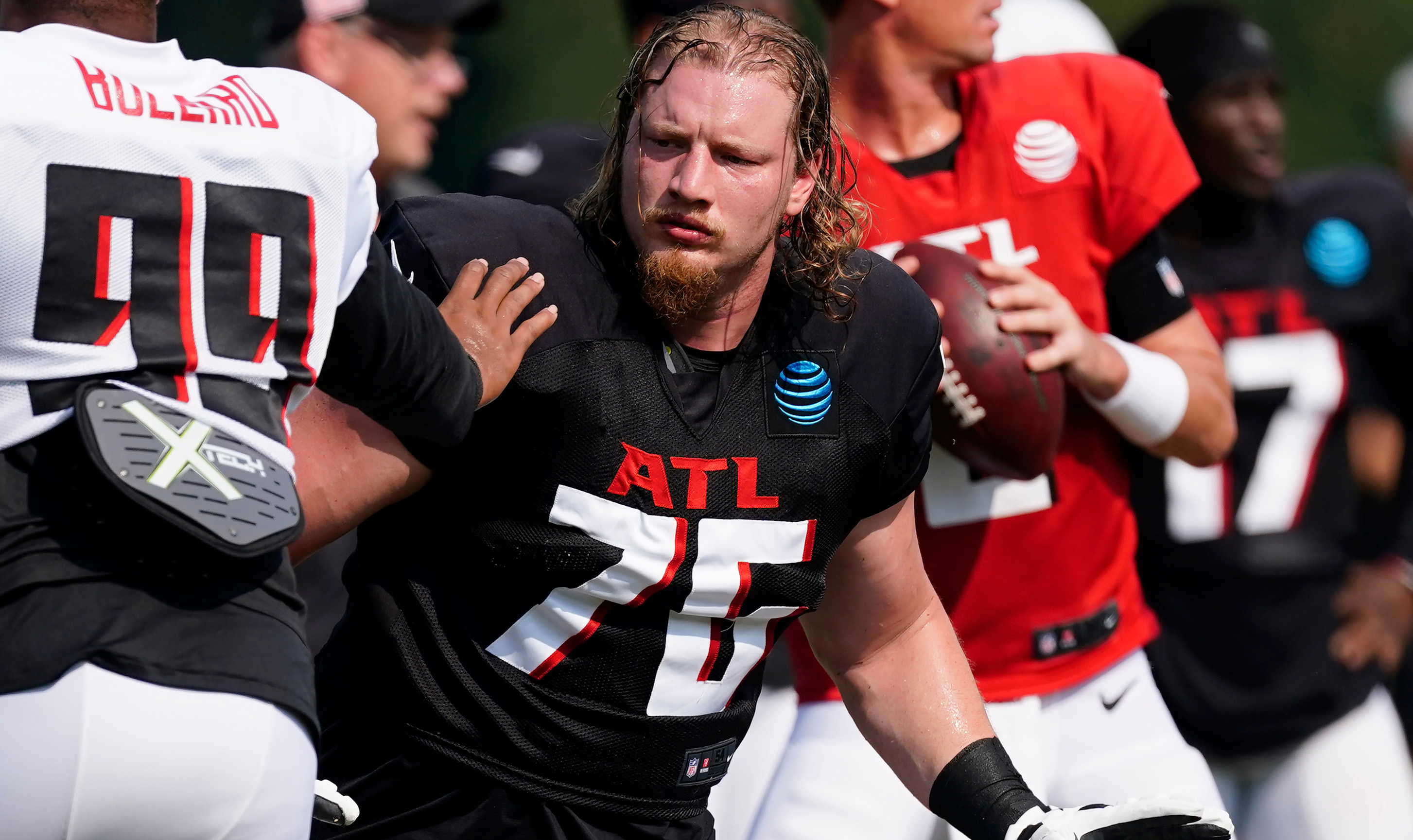 Atlanta Falcons QB Taylor Heinicke 'Great' for Desmond Ridder Development -  Sports Illustrated Atlanta Falcons News, Analysis and More