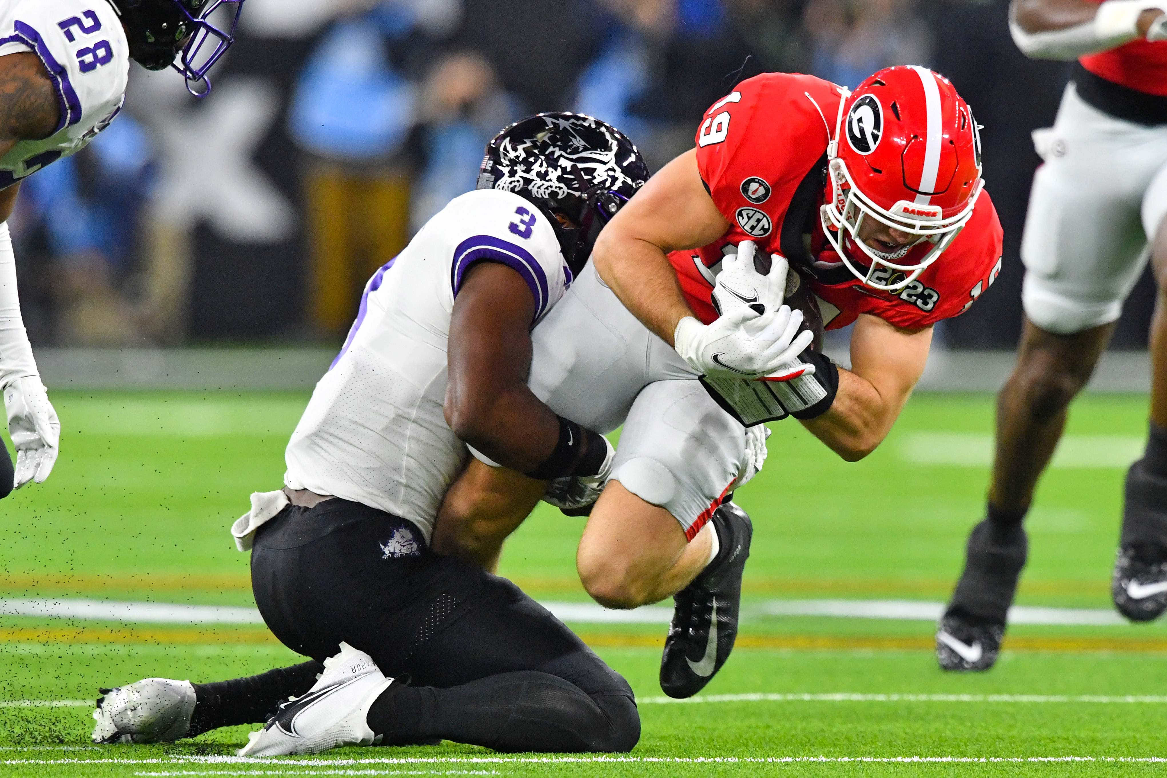 Beck-to-Bowers combo rallies No. 1 Georgia to 27-20 win over Auburn, College Sports