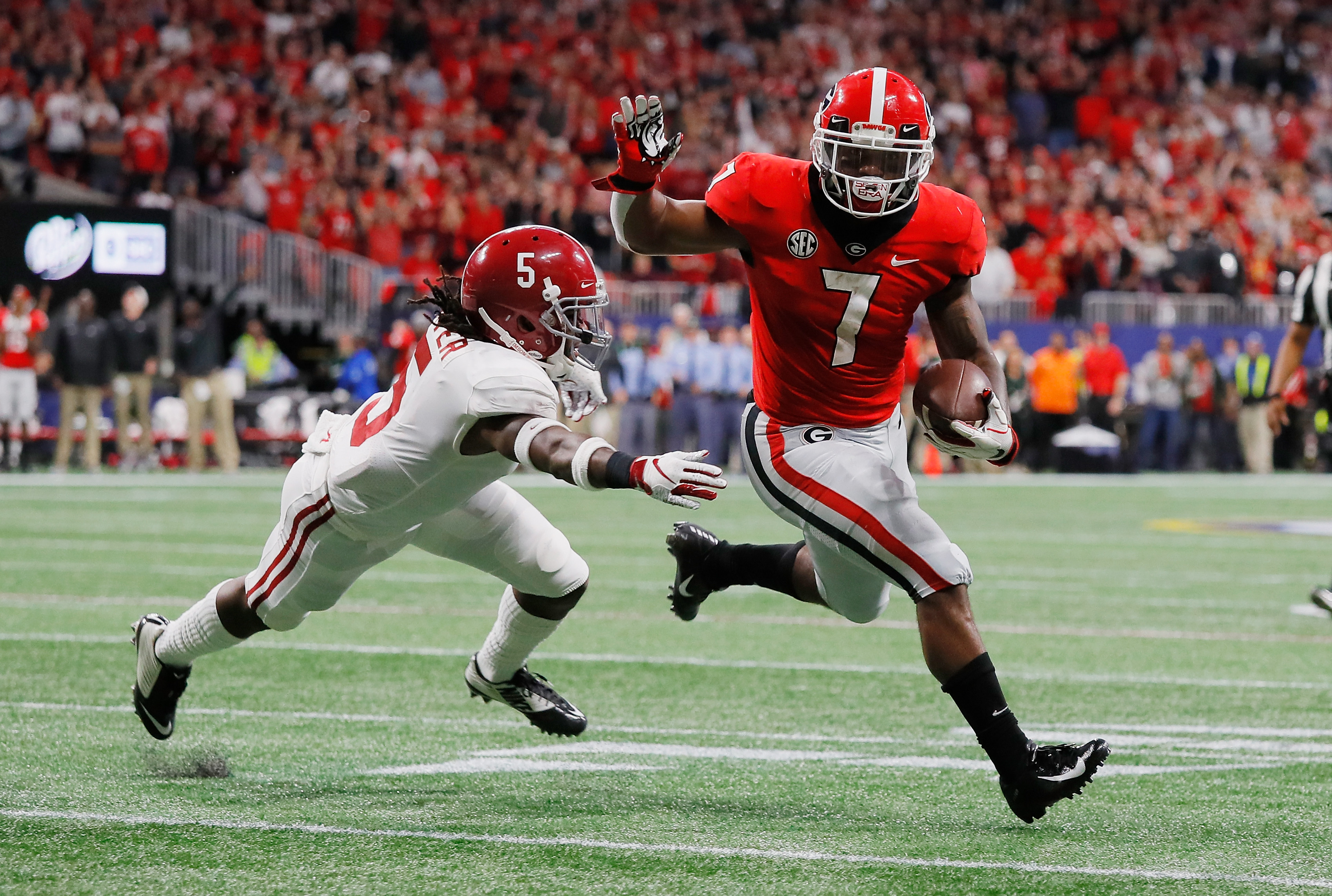 D'Andre Swift Georgia Bulldogs Unsigned Break Away Run Photograph