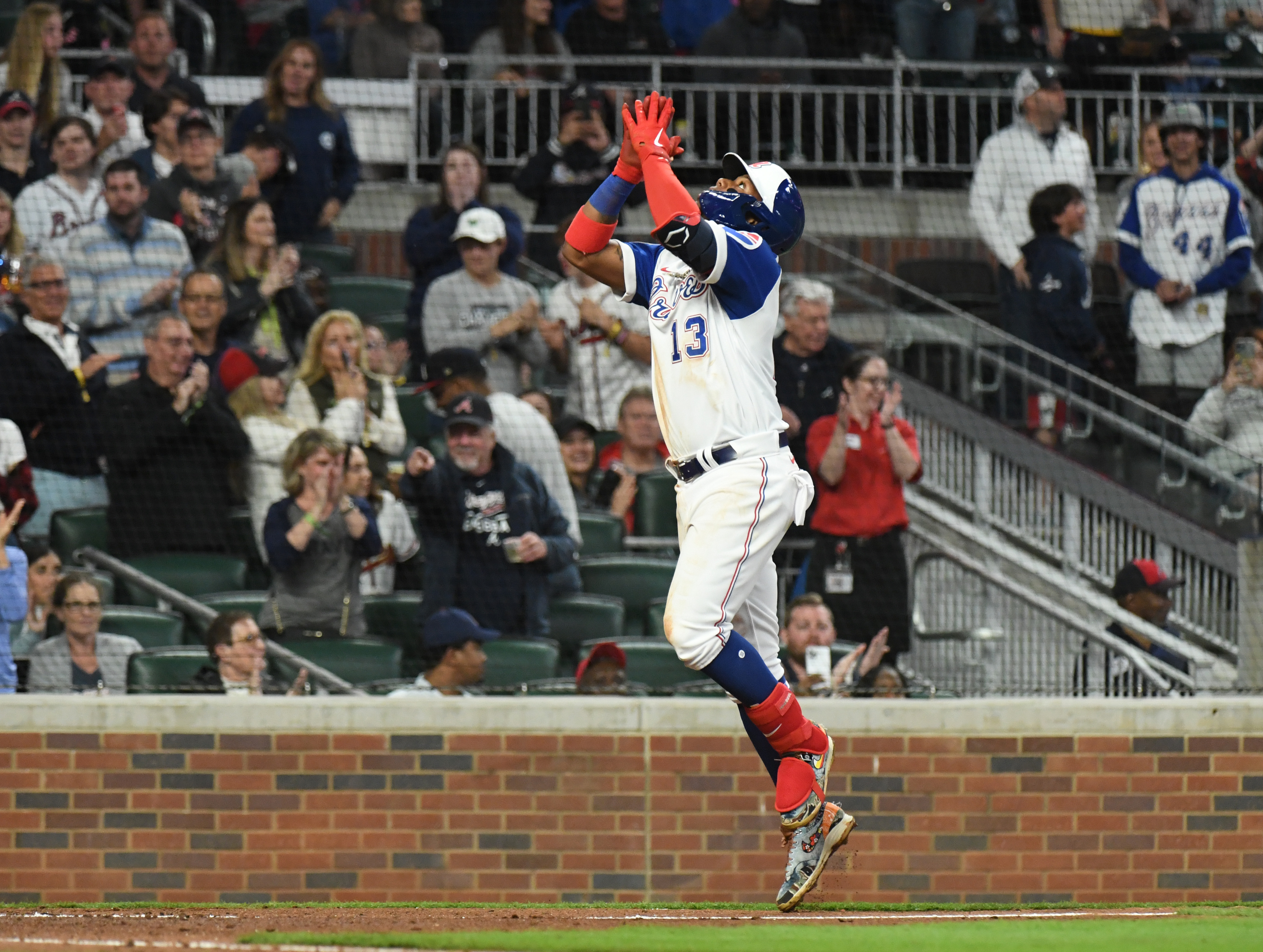 Braves edge Brewers, Ronald Acuña earns praise from LeBron James