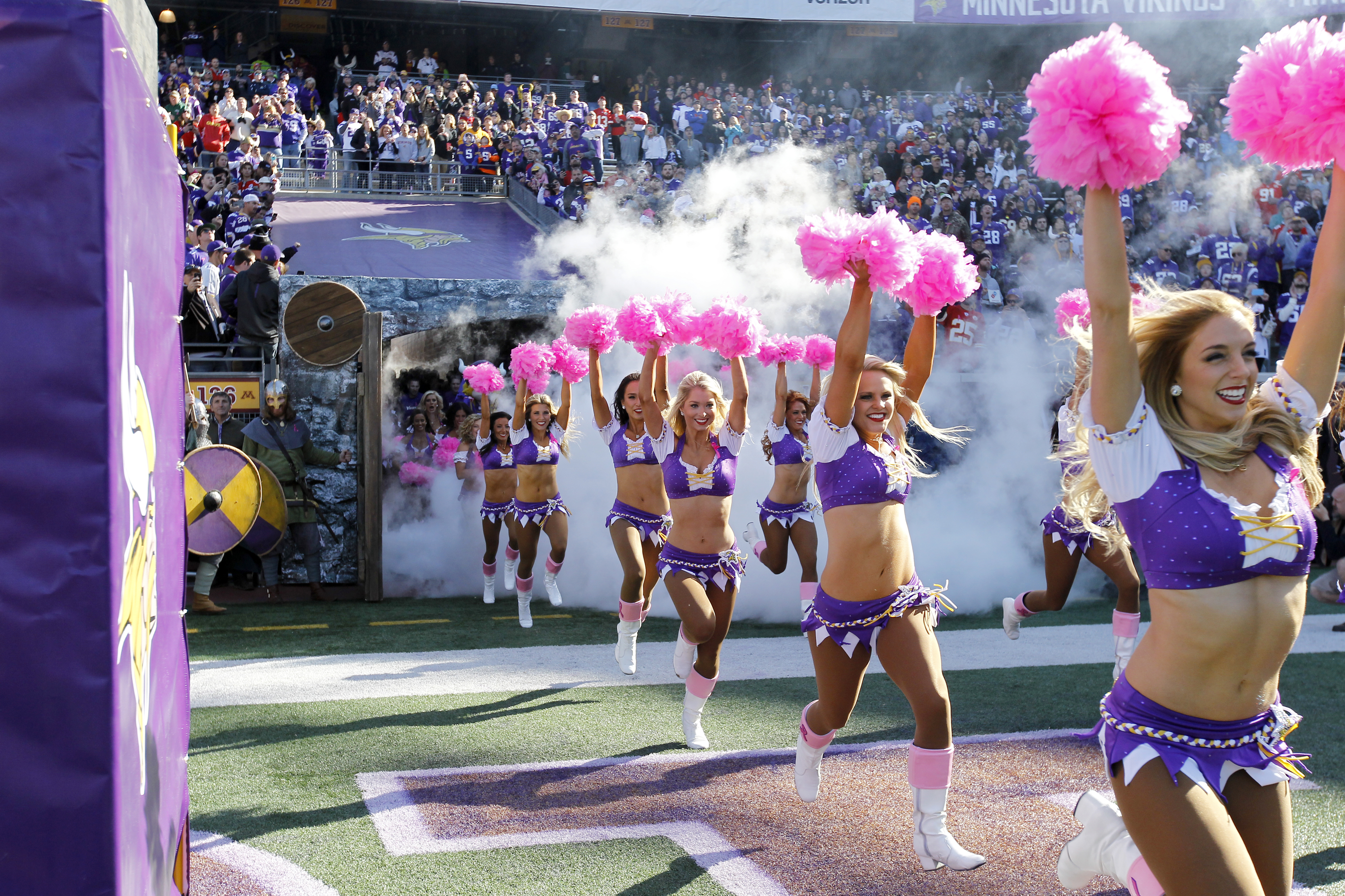 Minnesota Vikings Cheerleader's New Summer Uniform