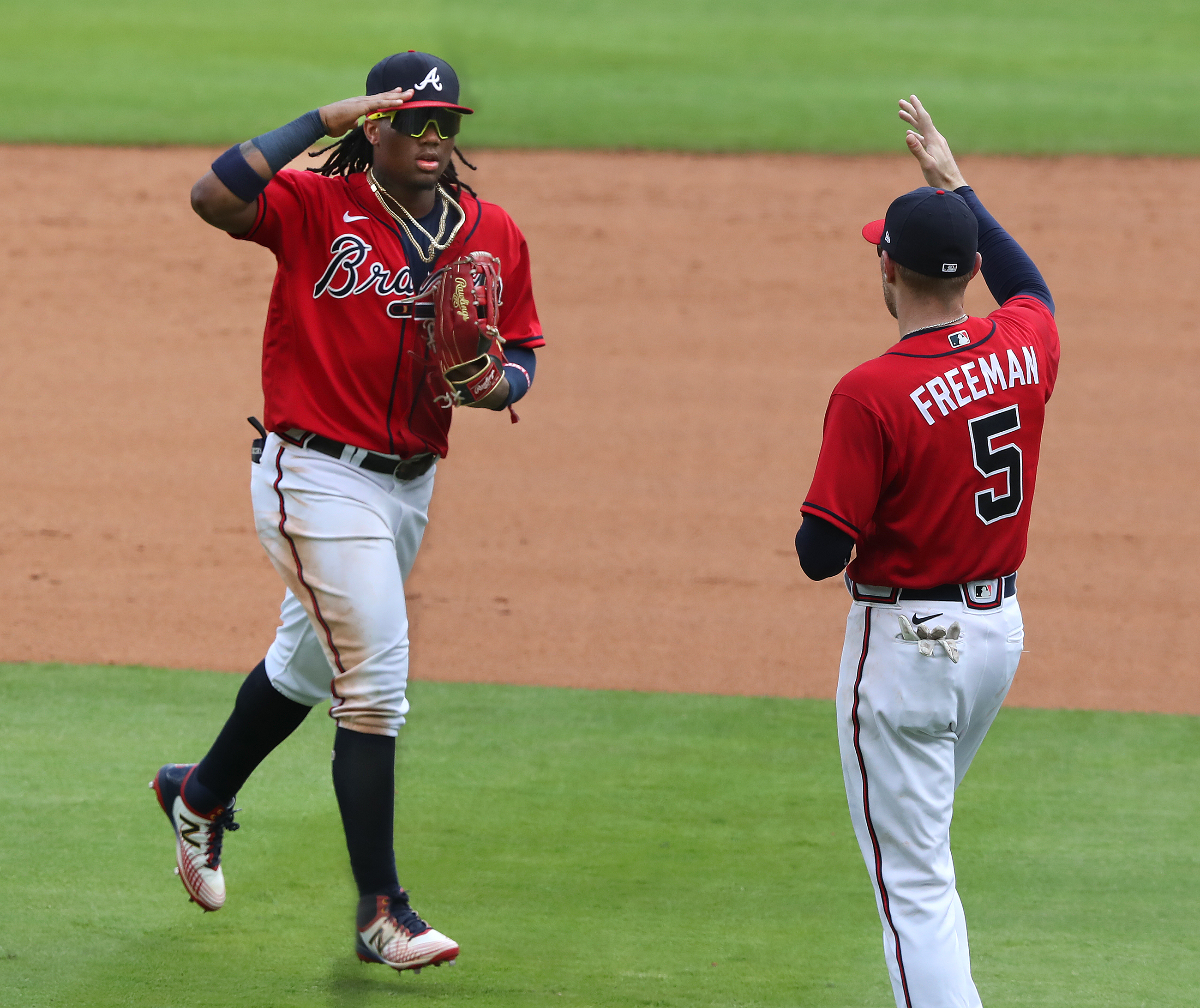 Braves' MVP Candidate Freddie Freeman hits a WALK OFF home run against the Red  Sox! 