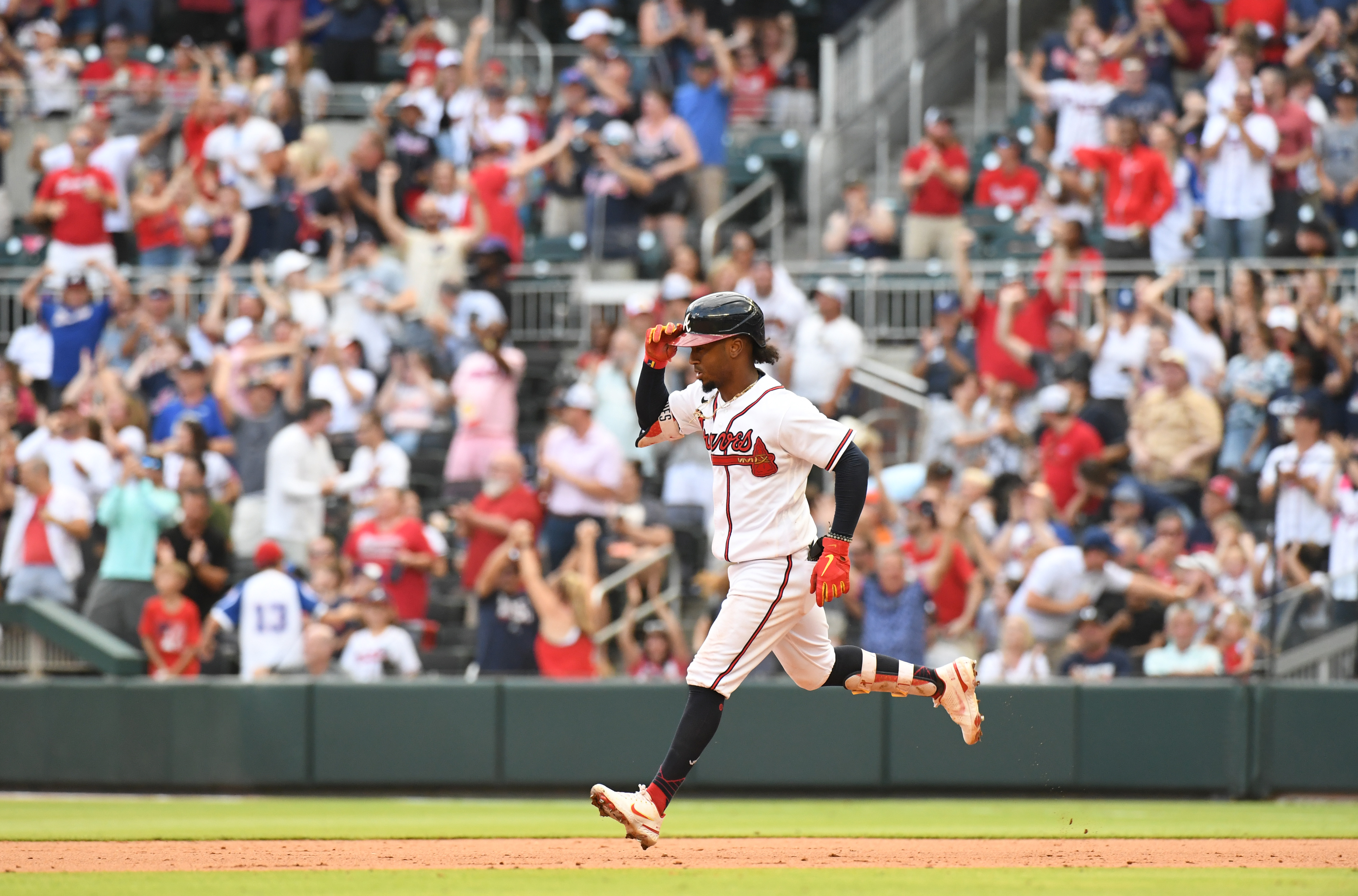 Ozzie Albies walk-off HR lifts Braves over Reds in 11th