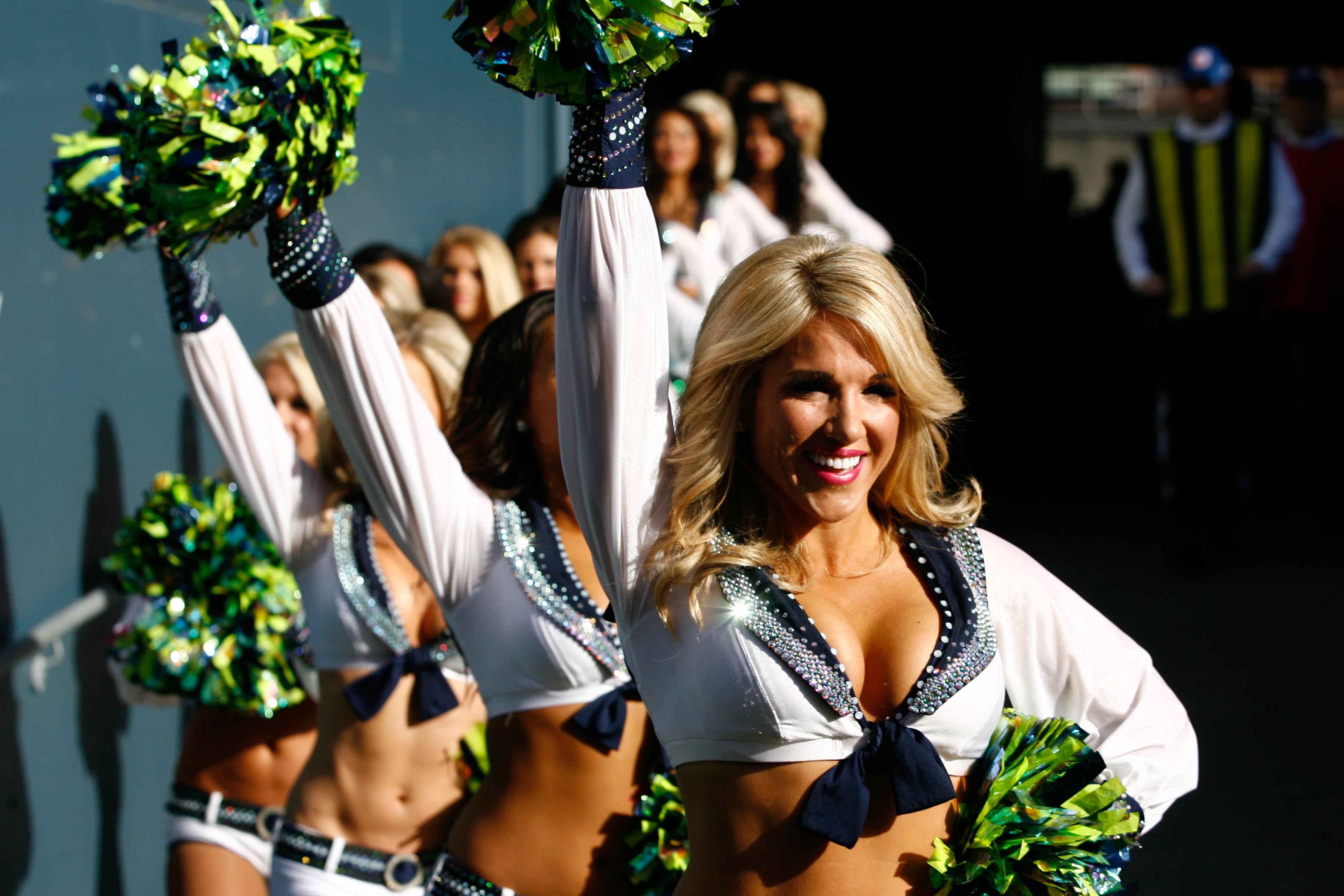 Photos: NFL cheerleaders and fans, Week 9