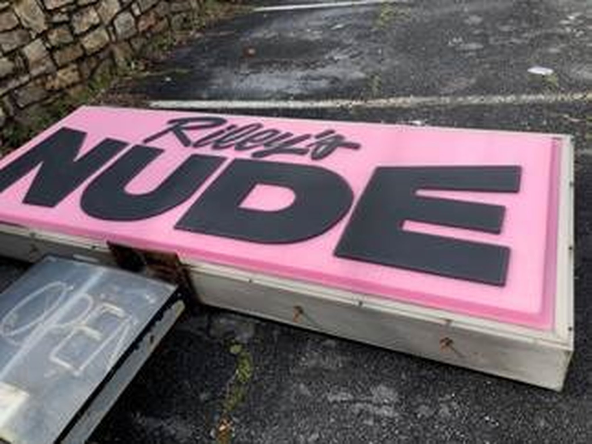 Atlanta strip club sign on Fulton Industrial taken down