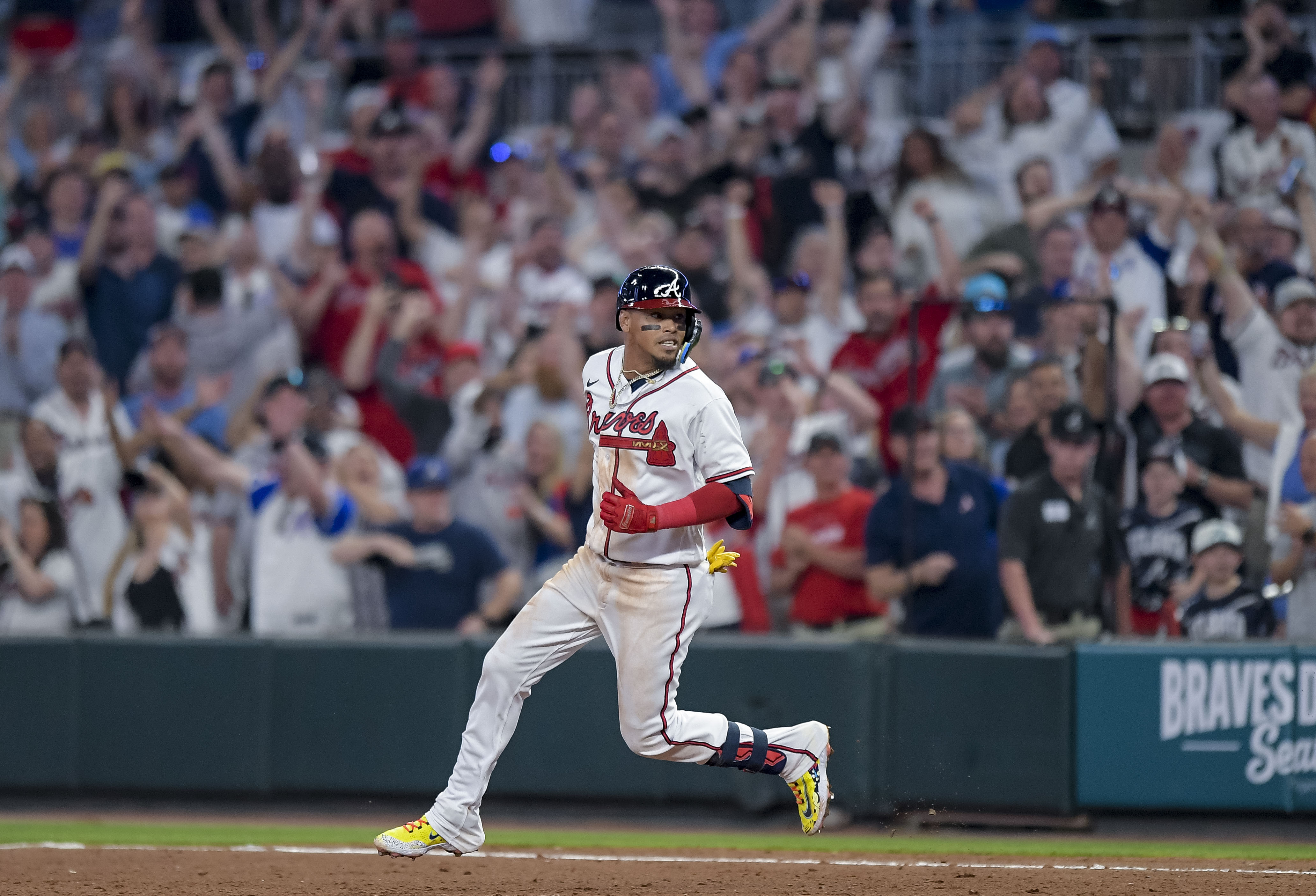 Arcia's walk-off single gives Braves 7-6 win over Padres