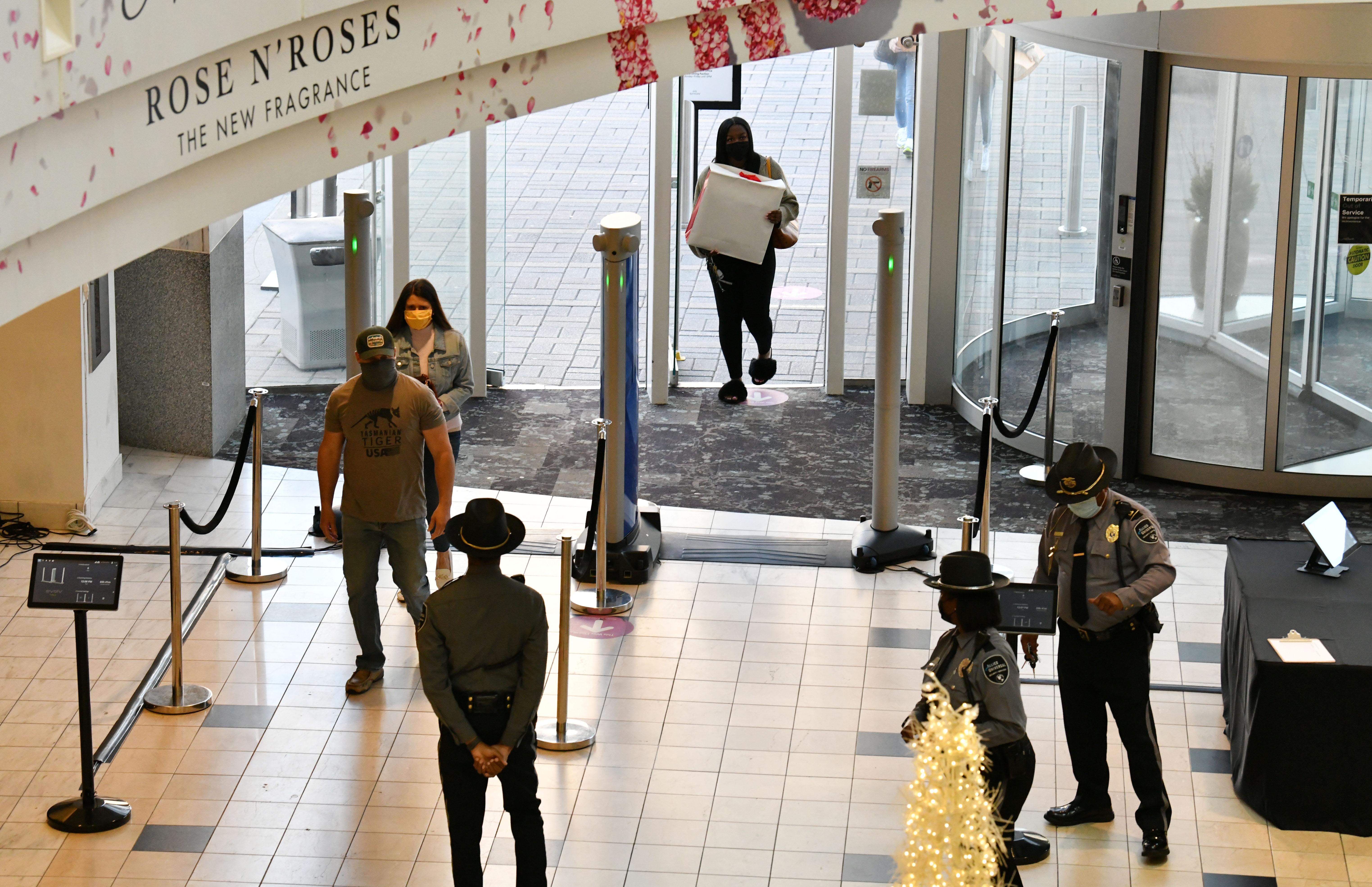 New adult supervision rule for minors begins at Lenox Square Mall