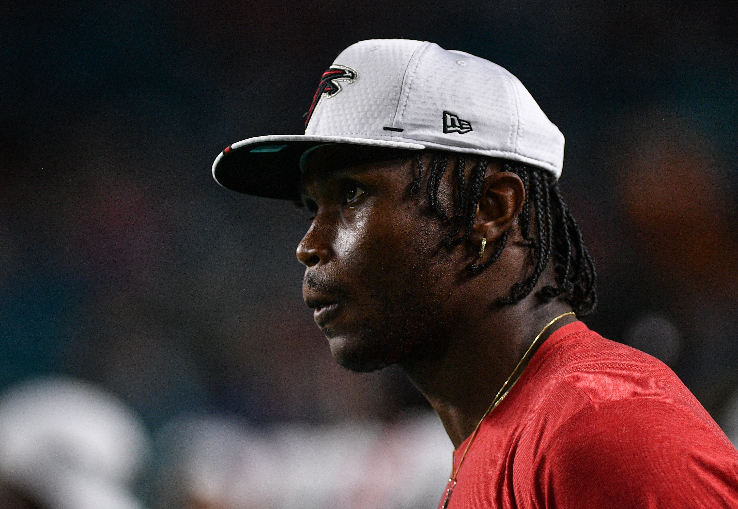 Atlanta Falcons Julio Jones jogs back to the sideline after allowing a pass  to bounce out of his hands in the endzone against the Pittsburgh Steelers  in the second quarter at Heinz