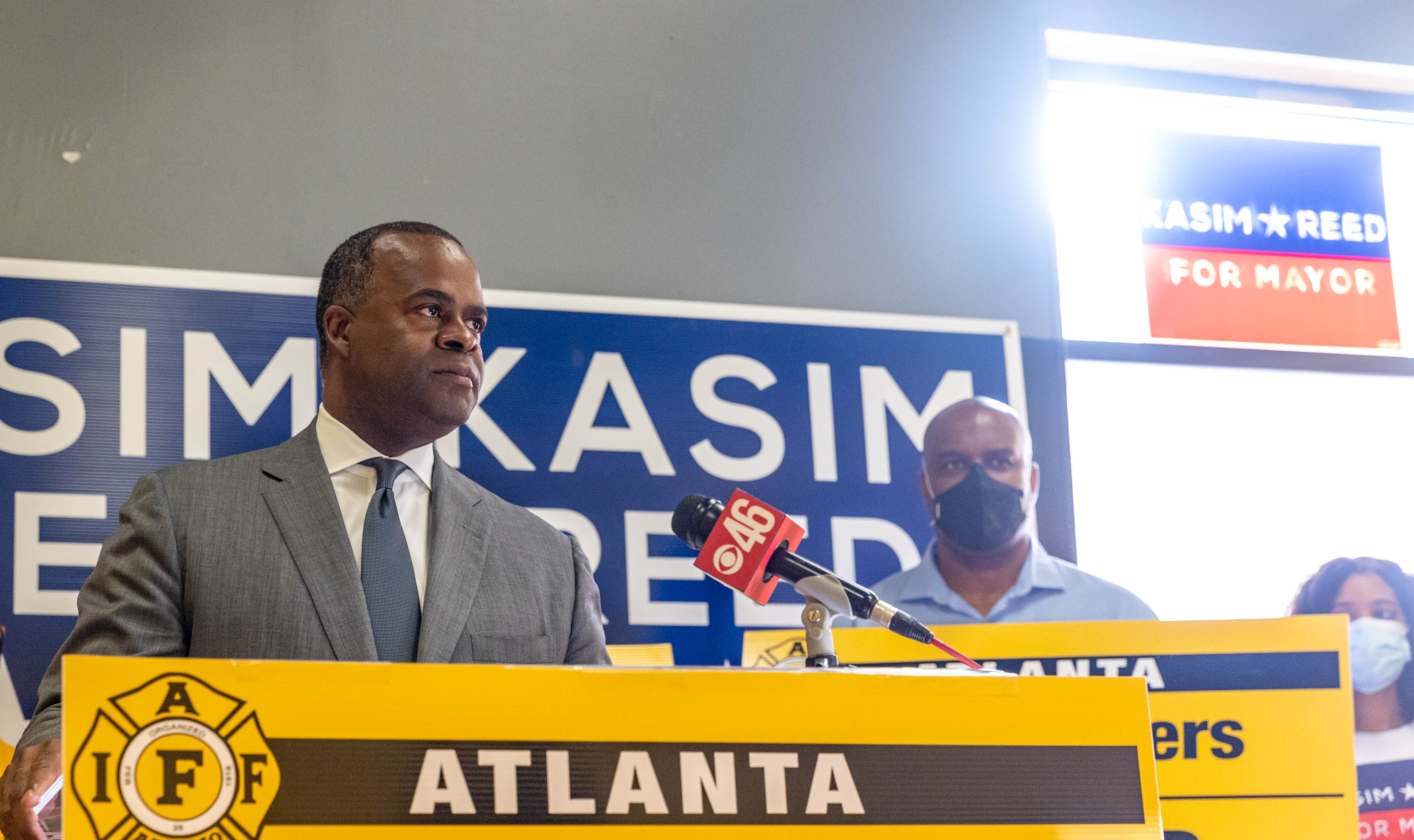 Former mayor Kasim Reed accepts an endorsement from the International Association of Fire Fighters Local 134 at Reed's campaign headquarters on Thursday, Oct. 7, 2021. (Jenni Girtman for The Atlanta Journal-Constitution)