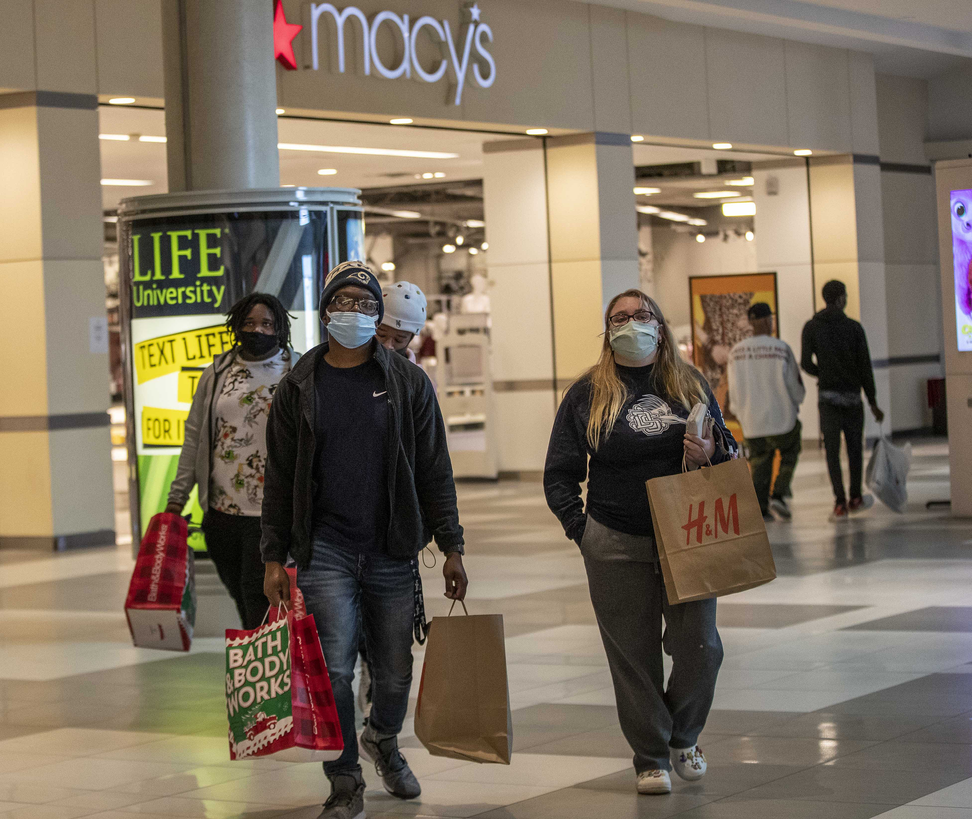 Saturdays are best spent shopping at Lenox Square! 🛍️😀