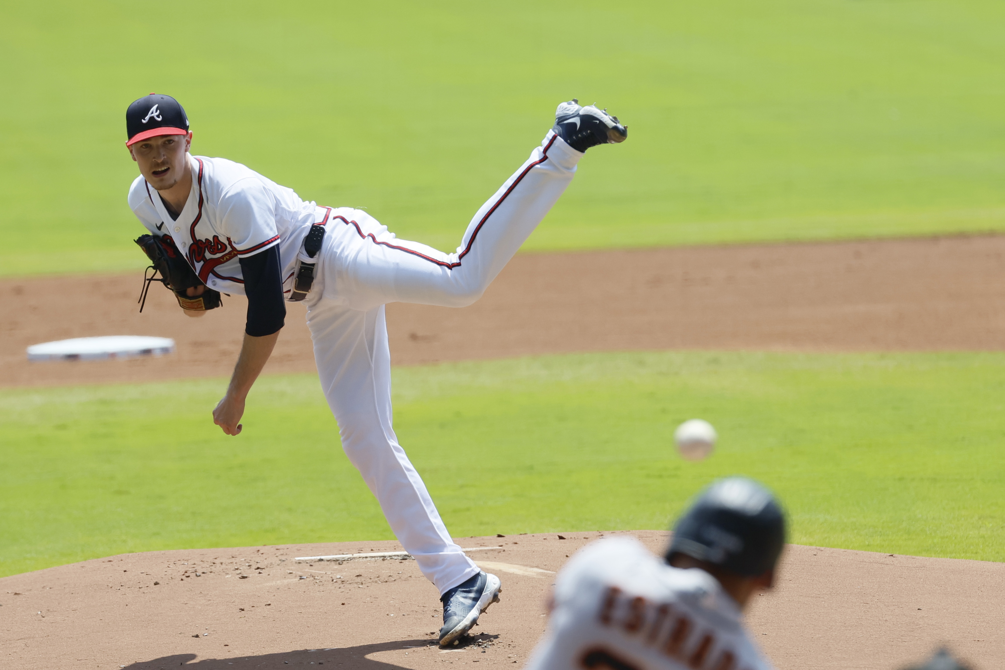 Photos: Braves fall short in series finale vs. Giants