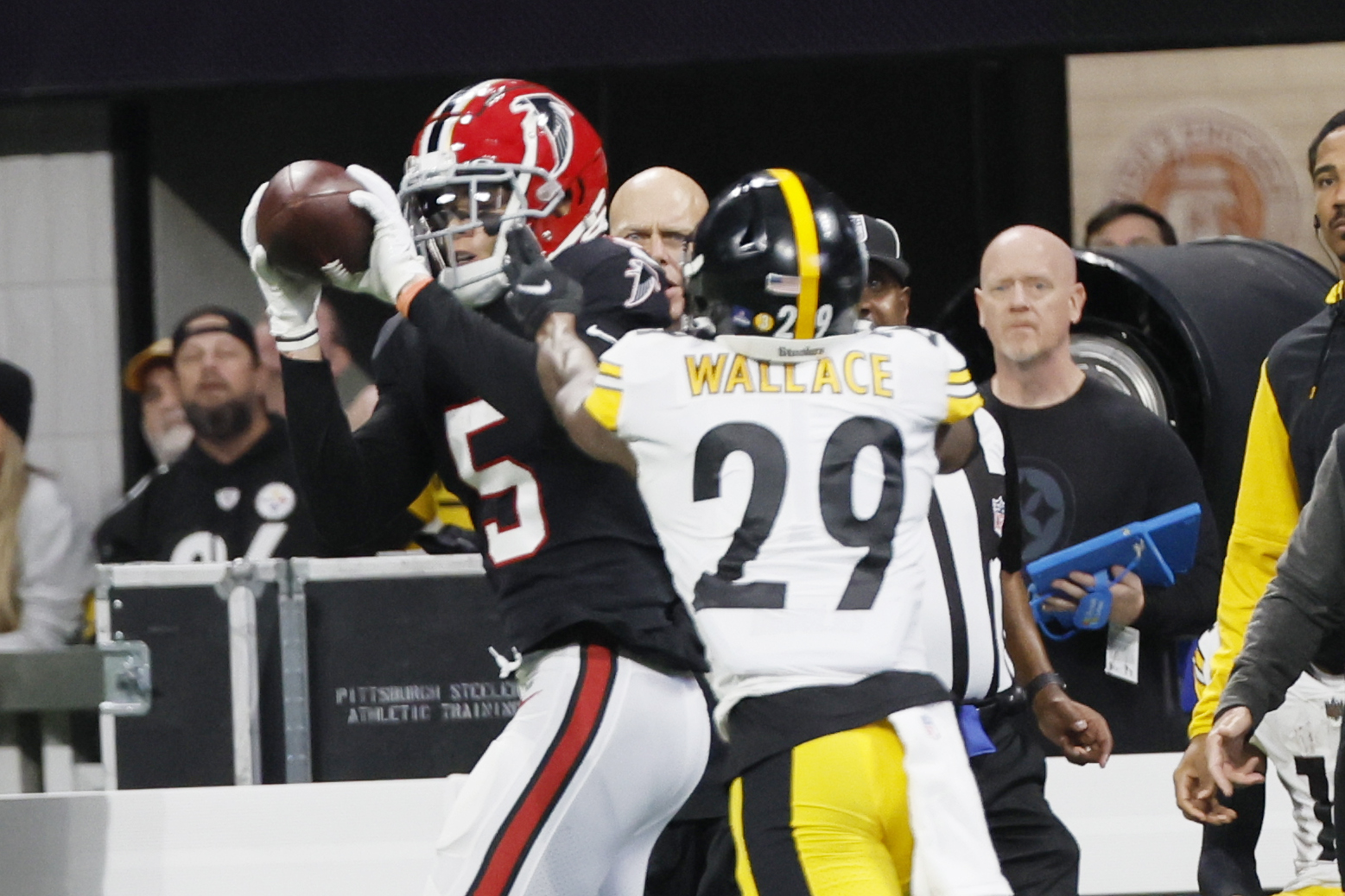 Steelers hold off Falcons, 19-16