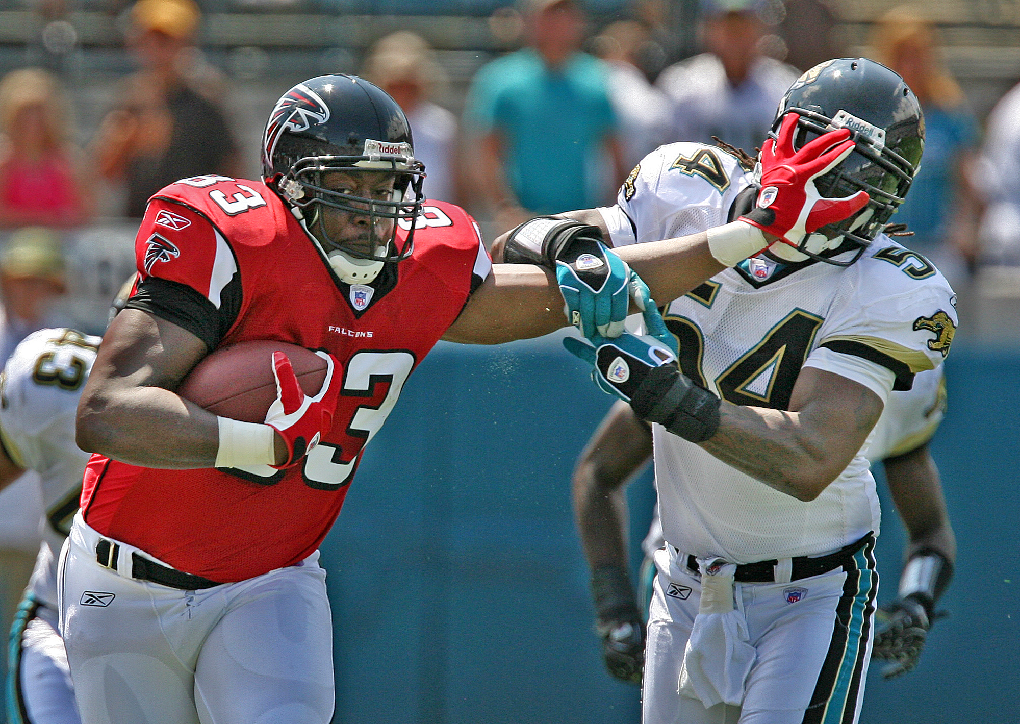 Atlanta Falcons tight end Alge Crumpler (83) scores a first half