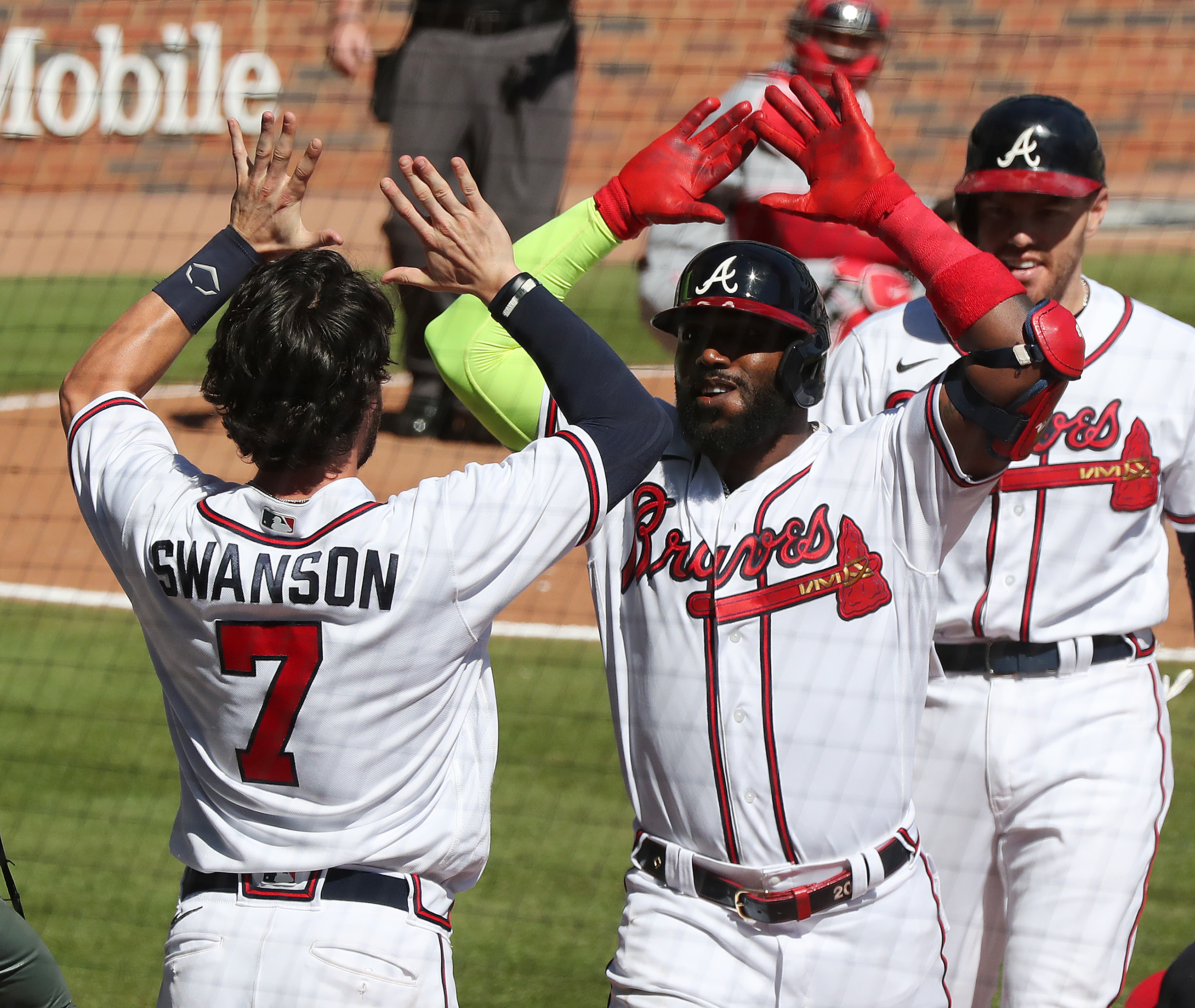 Selfie moment: Braves sweep Reds for first postseason series win since 2001  - The Athletic