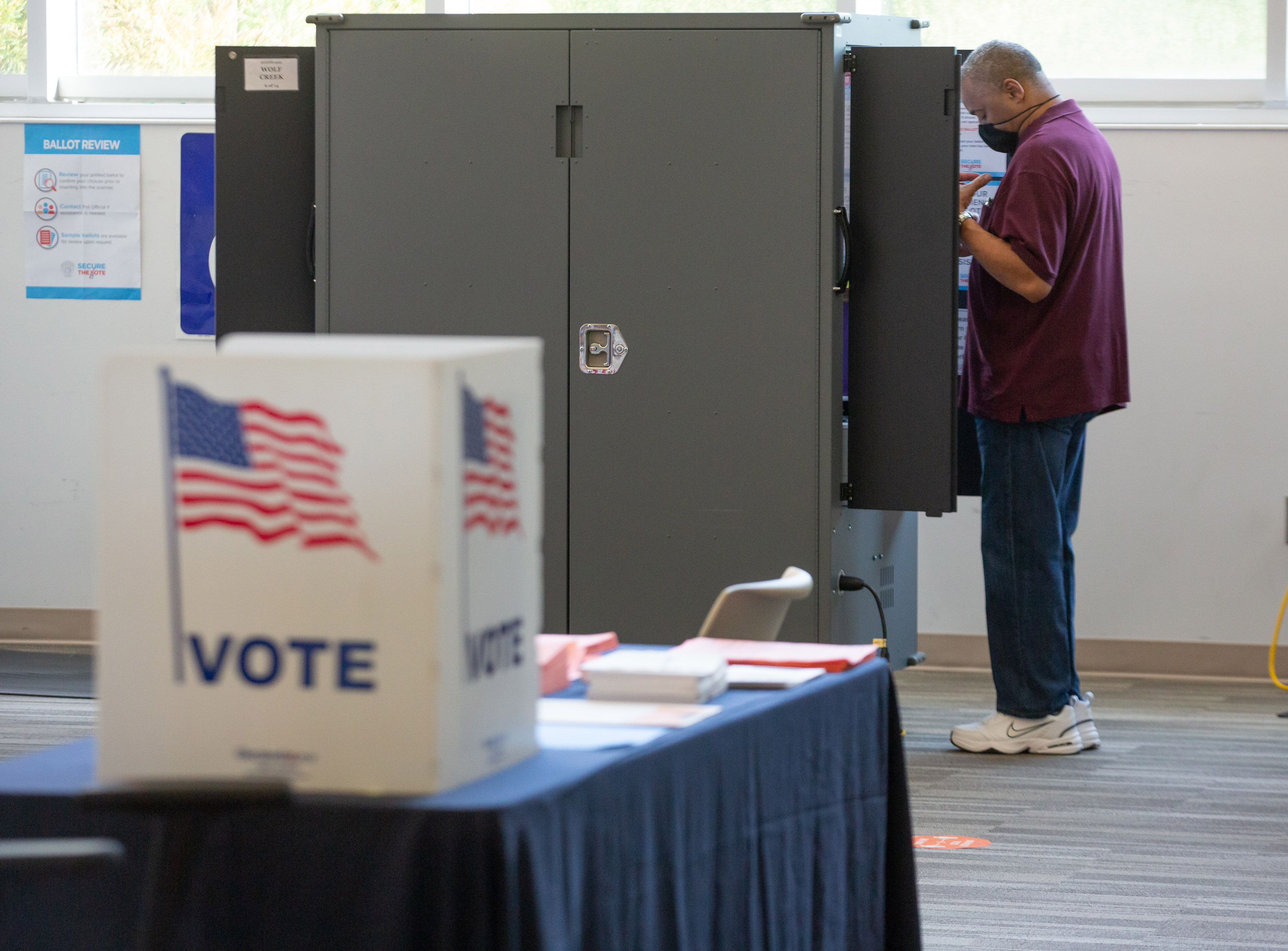 A voter casts his ballot Saturday at the Wolf Creek Library in Atlanta, where long lines forced the polling place to stay open until 10 p.m. for the June 9 Georgia primary. STEVE SCHAEFER / SPECIAL TO THE AJC