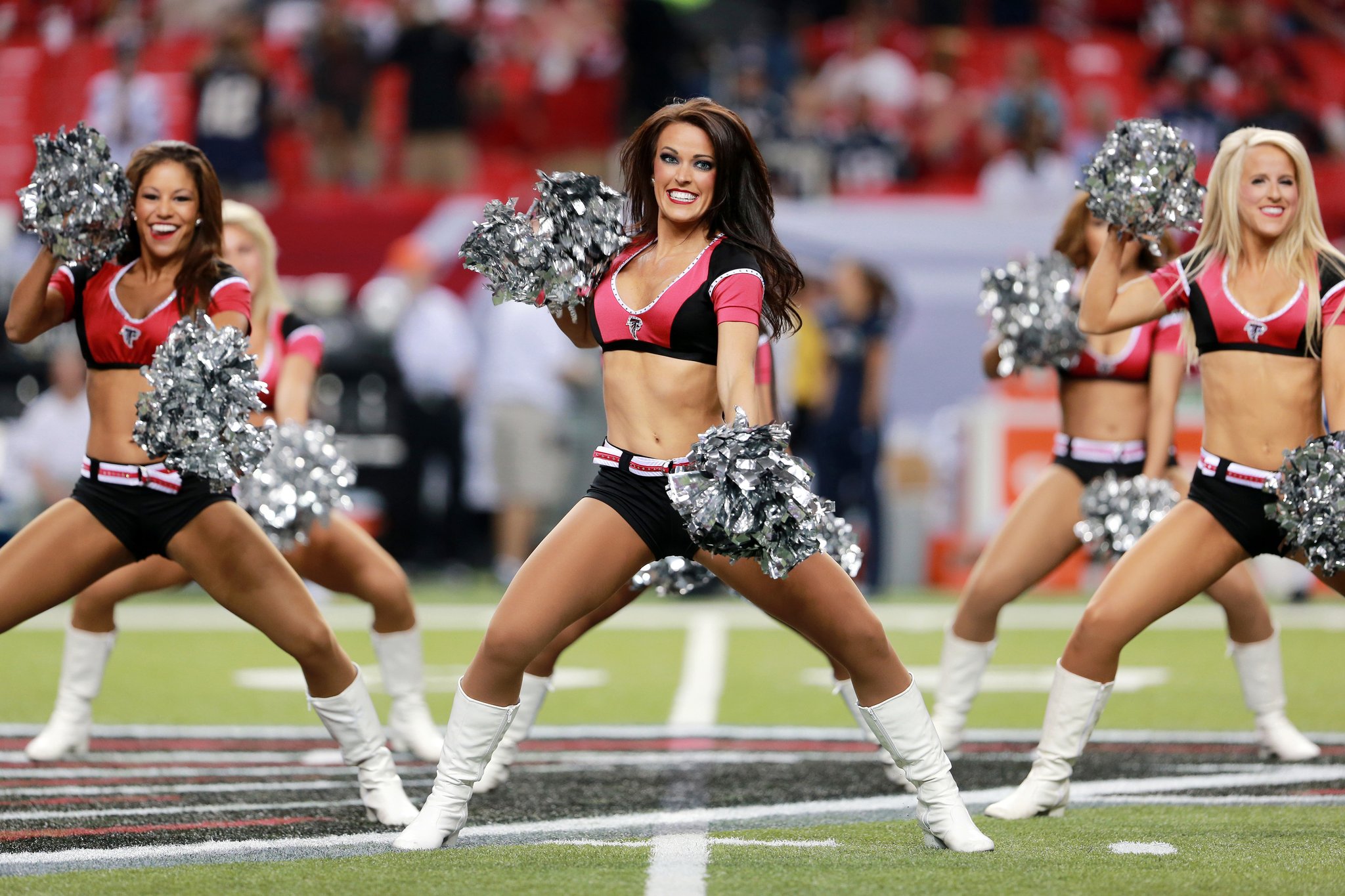 Meet WOWWOMEN Annemarie - Atlanta Falcons Cheerleaders