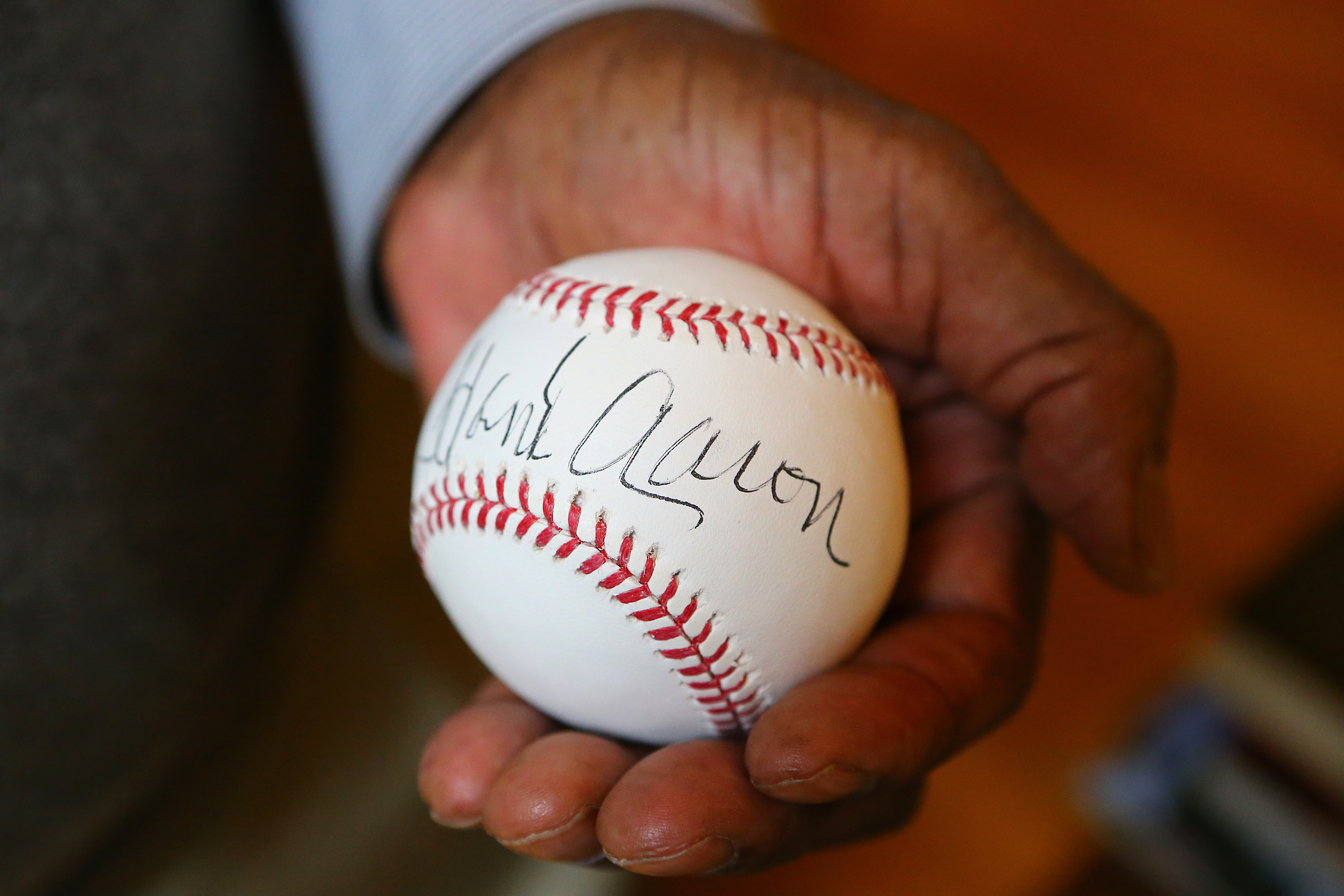 Hank Aaron Atlanta Braves Autographed 715 Home Run 40th Anniversary Logo  Baseball