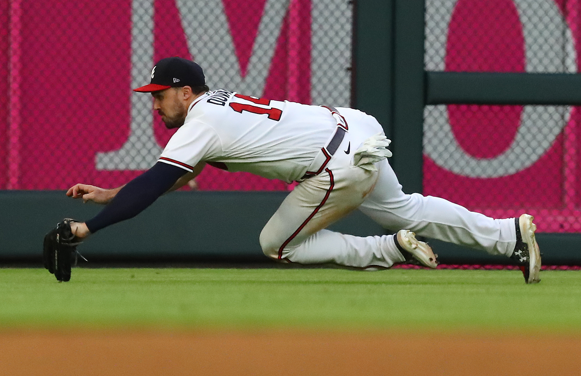 Braves option RP Jesus Cruz, recall 1B Mike Ford