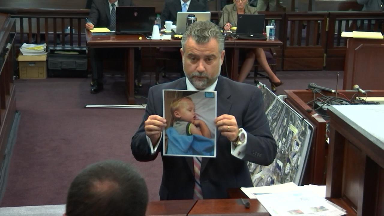 Defense attorney Maddox Kilgore begins his cross examination of Cobb County lead detective Phil Stoddard during the murder trial of Justin Ross Harris at the Glynn County Courthouse in Brunswick, Ga., on Tuesday, Oct. 25, 2016. Kilgore first zeroed in on the evidence presented from Harris' devices, including texts and photos. (screen capture via WSB-TV)