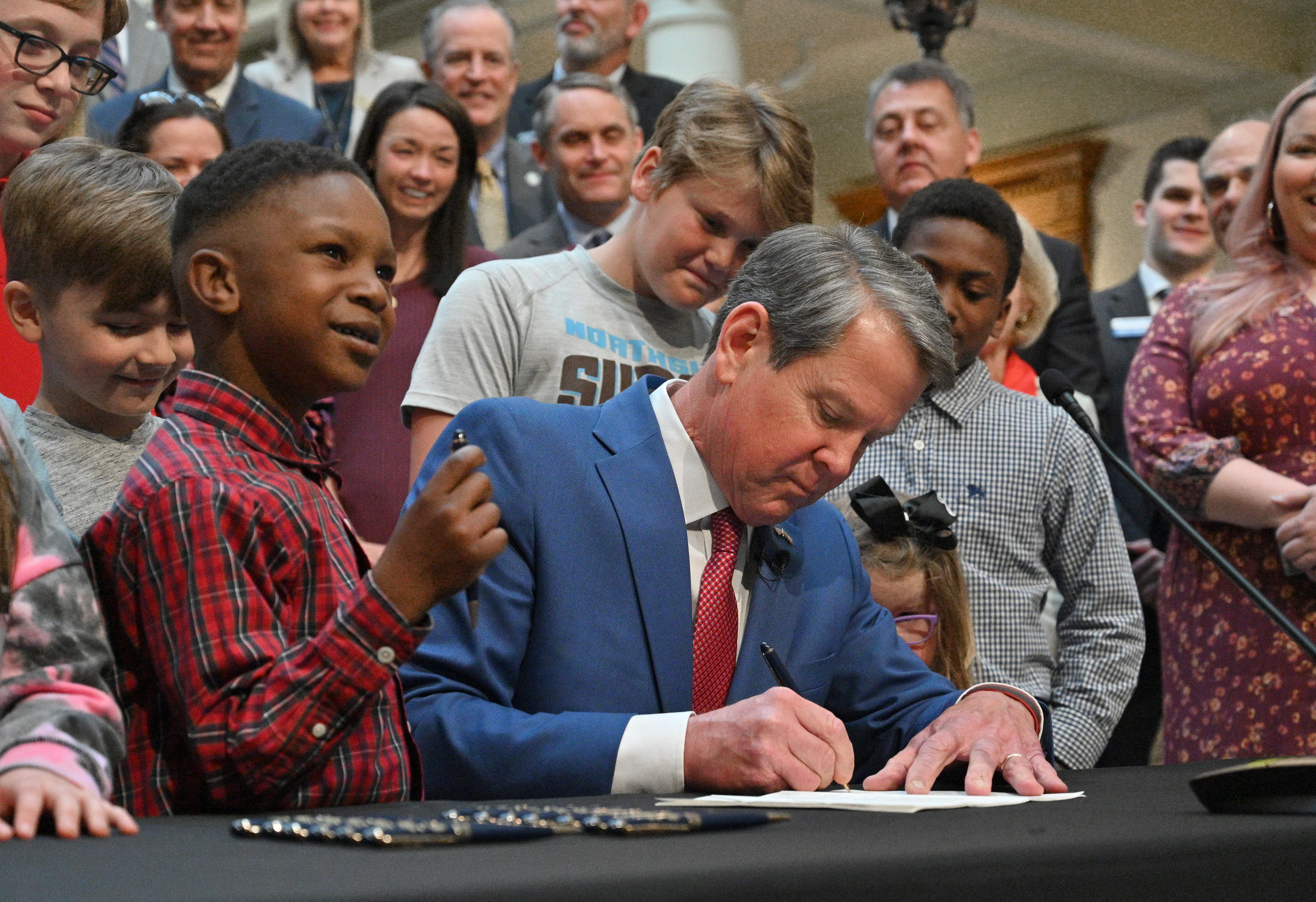 Gov. Kemp signs bill to let Georgia parents reject kids' masks in schools