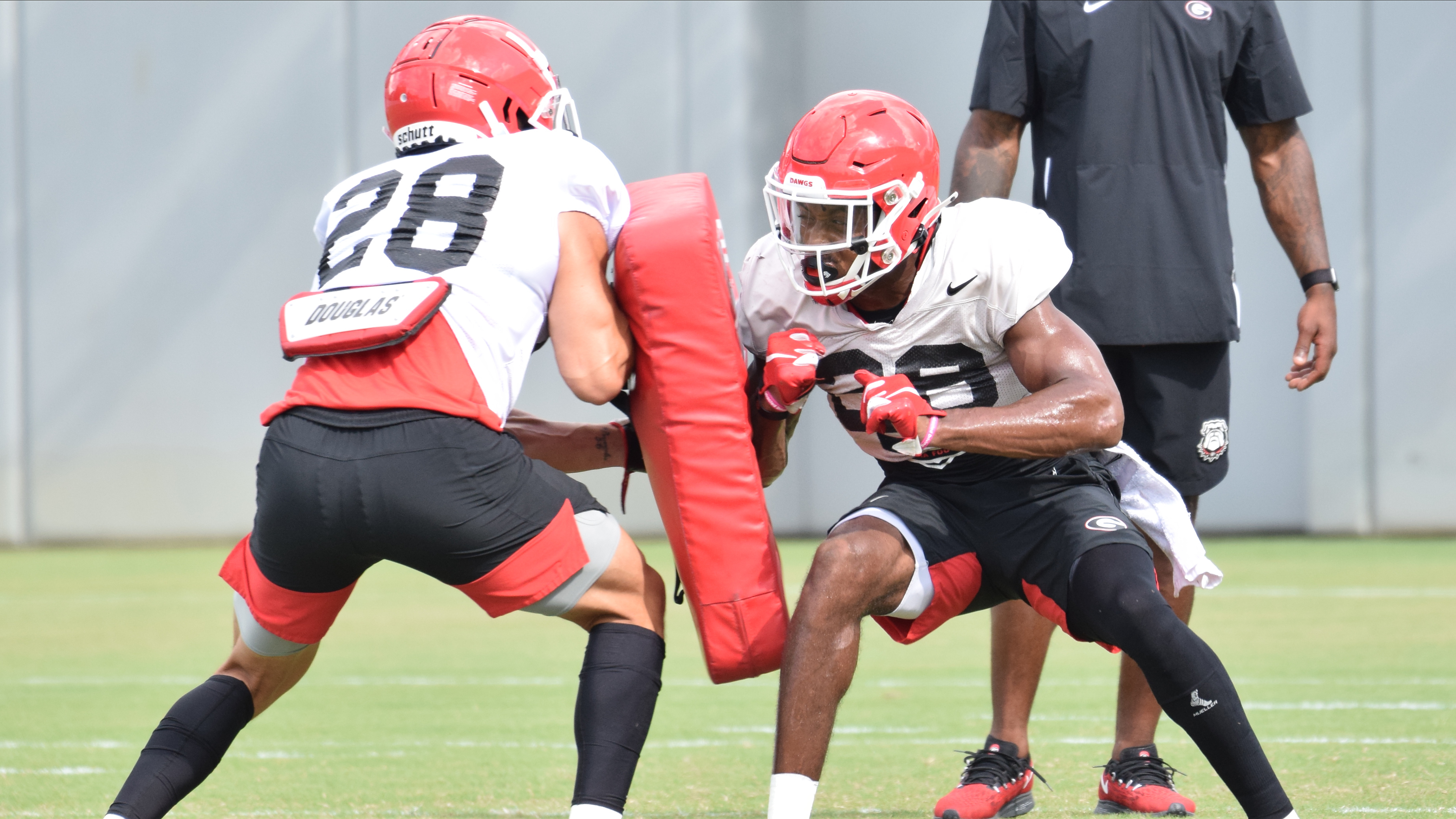 LB Nakobe Dean back at work with Bulldogs