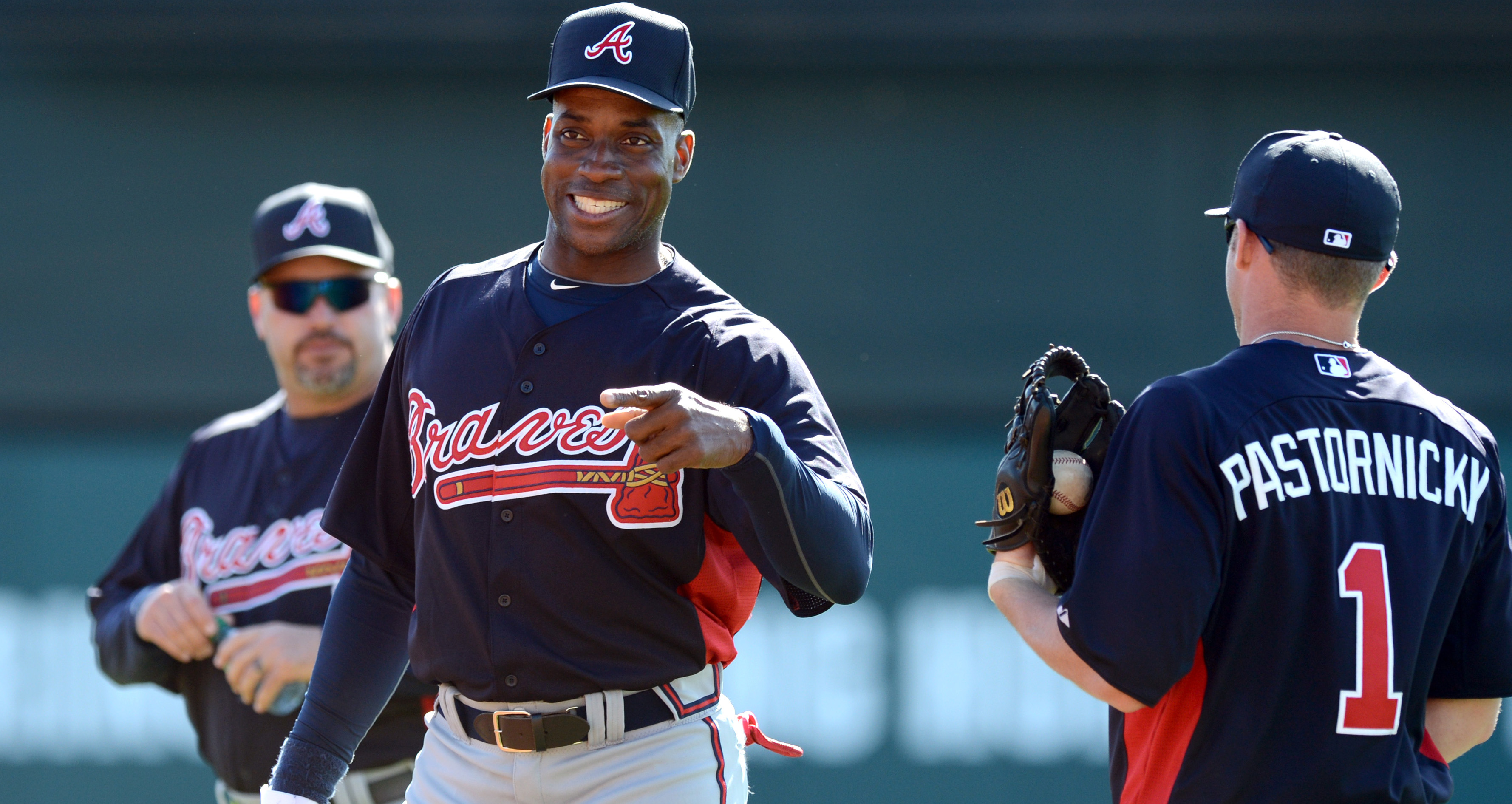 New Hall of Famer Fred McGriff throws first pitch at Blue Jays