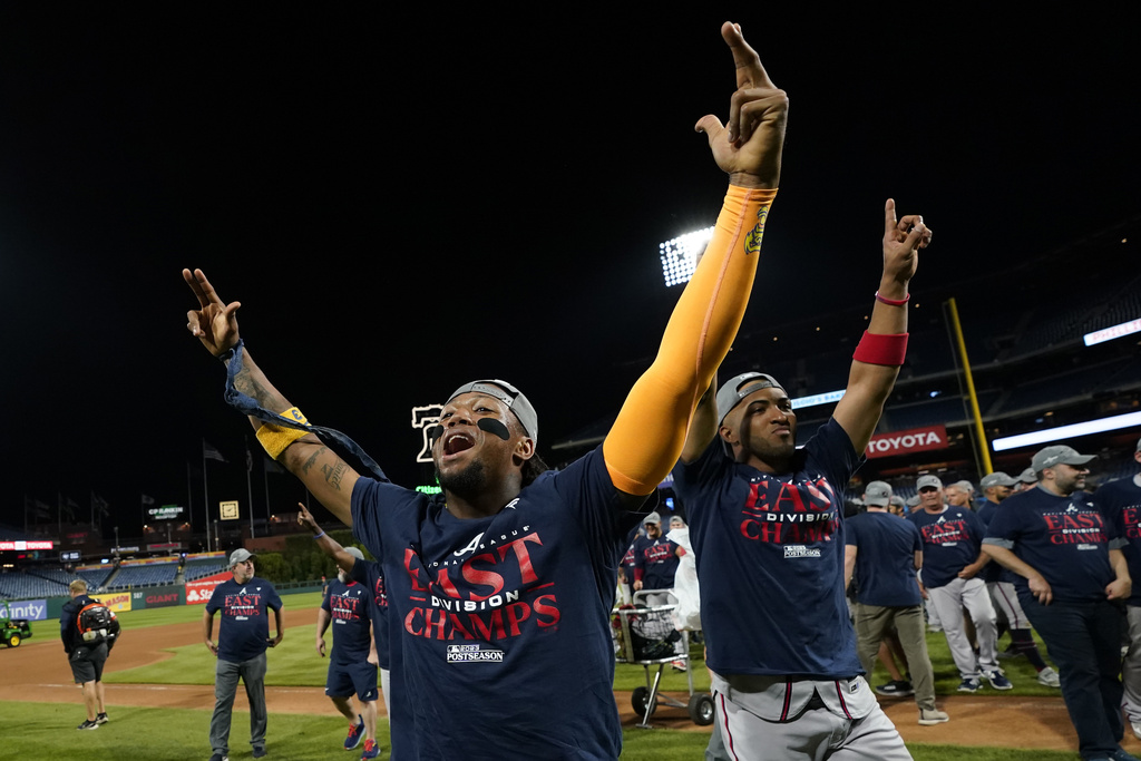 Congrats Atlanta Braves The NL East Champs Clinched Classic T-Shirt -  Mugteeco