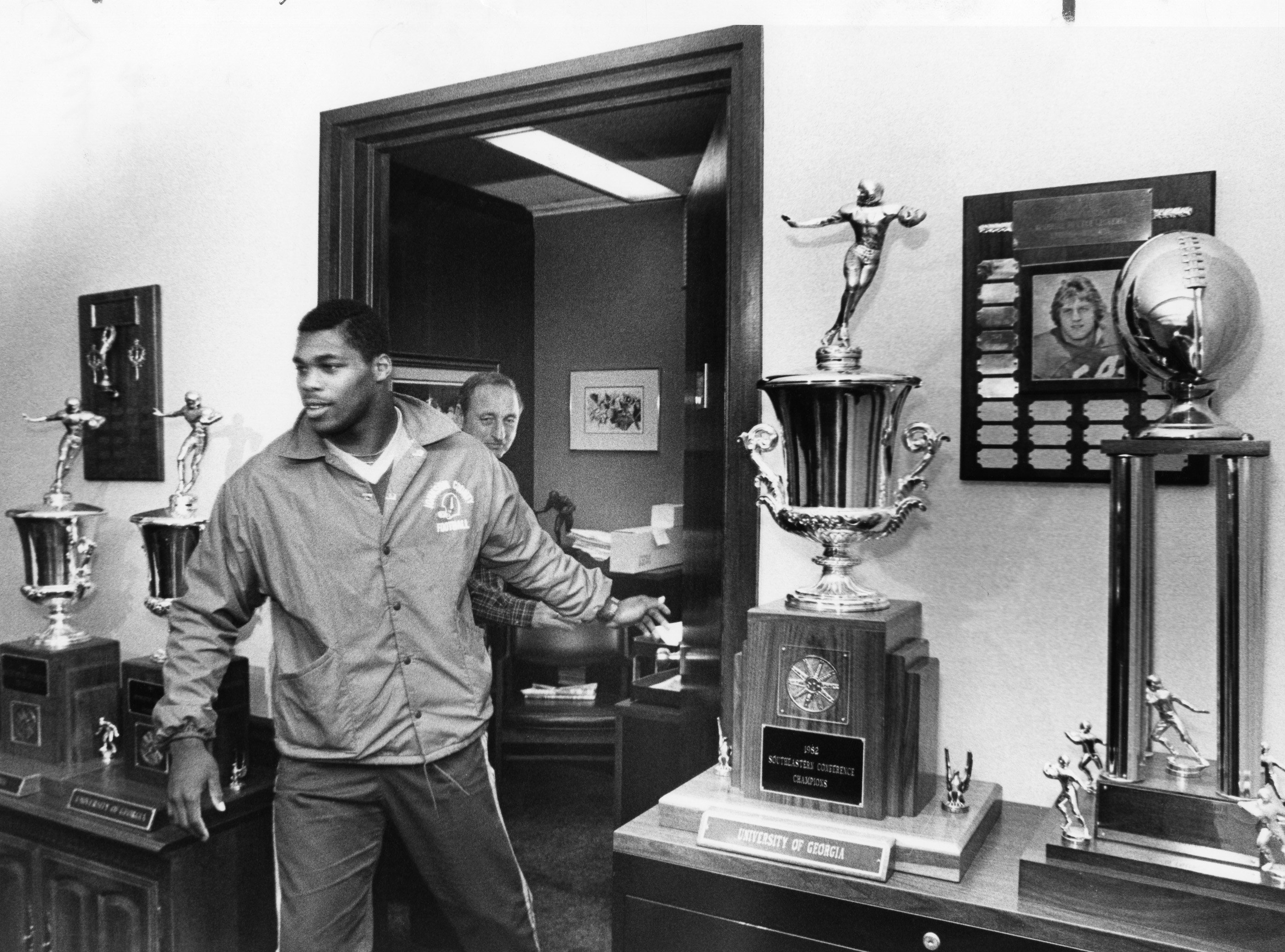 The bizarre tale of Georgia's Herschel Walker turning pro