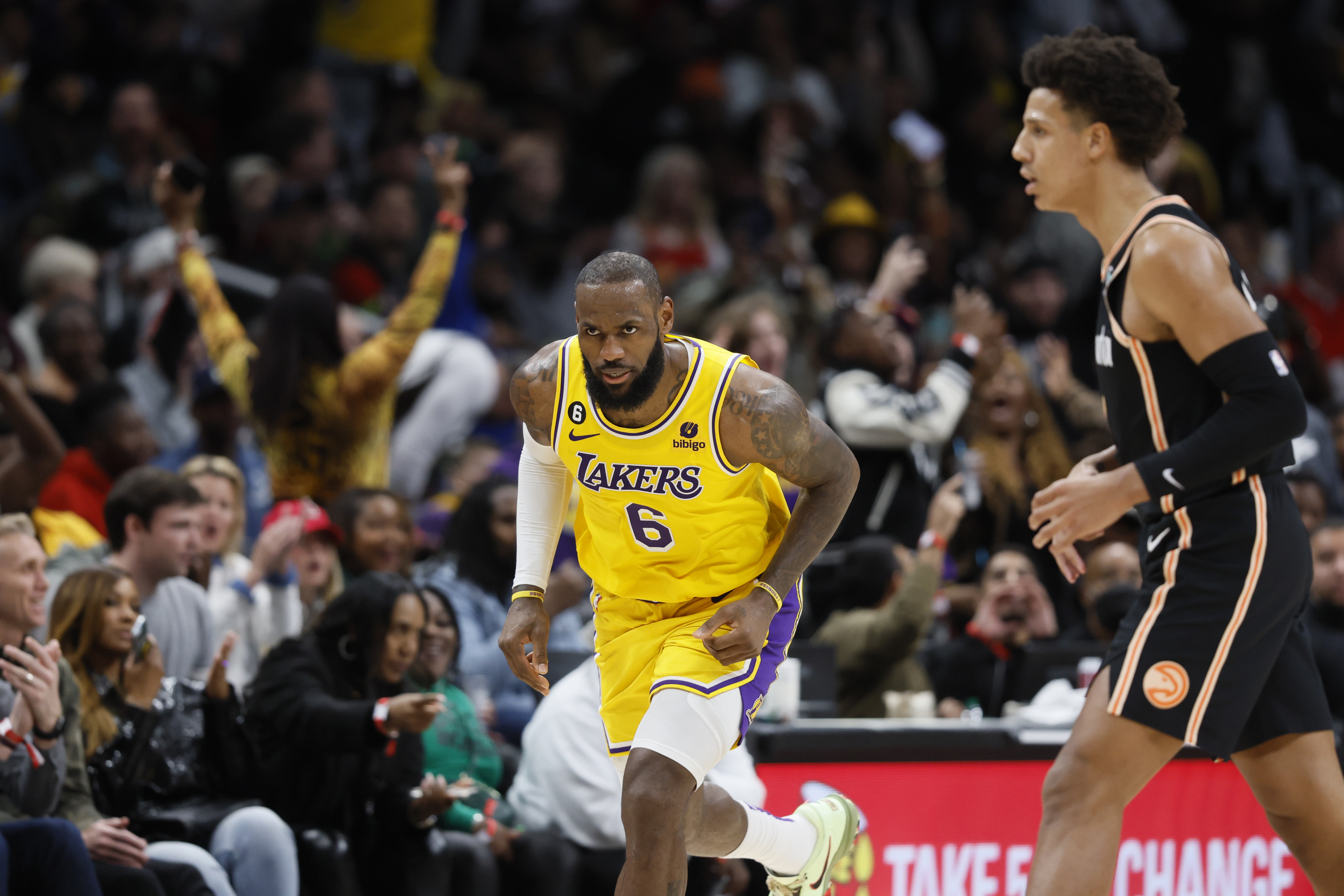Hawks drop third straight in 130-121 loss to Lakers, LeBron