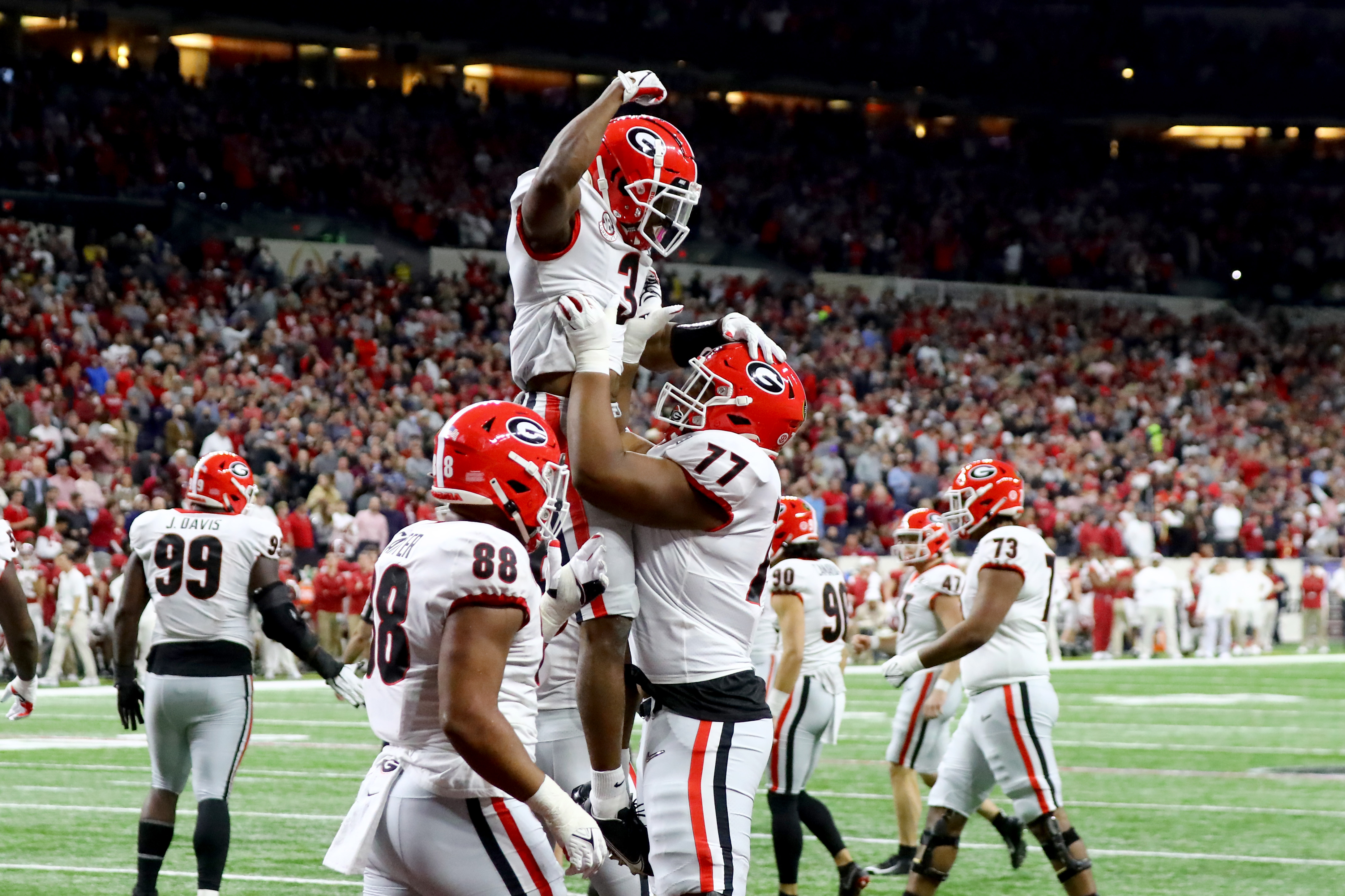 Georgia Bulldogs win first college football national title since 1980, beat  defending champs Alabama 33-18 - CBS News