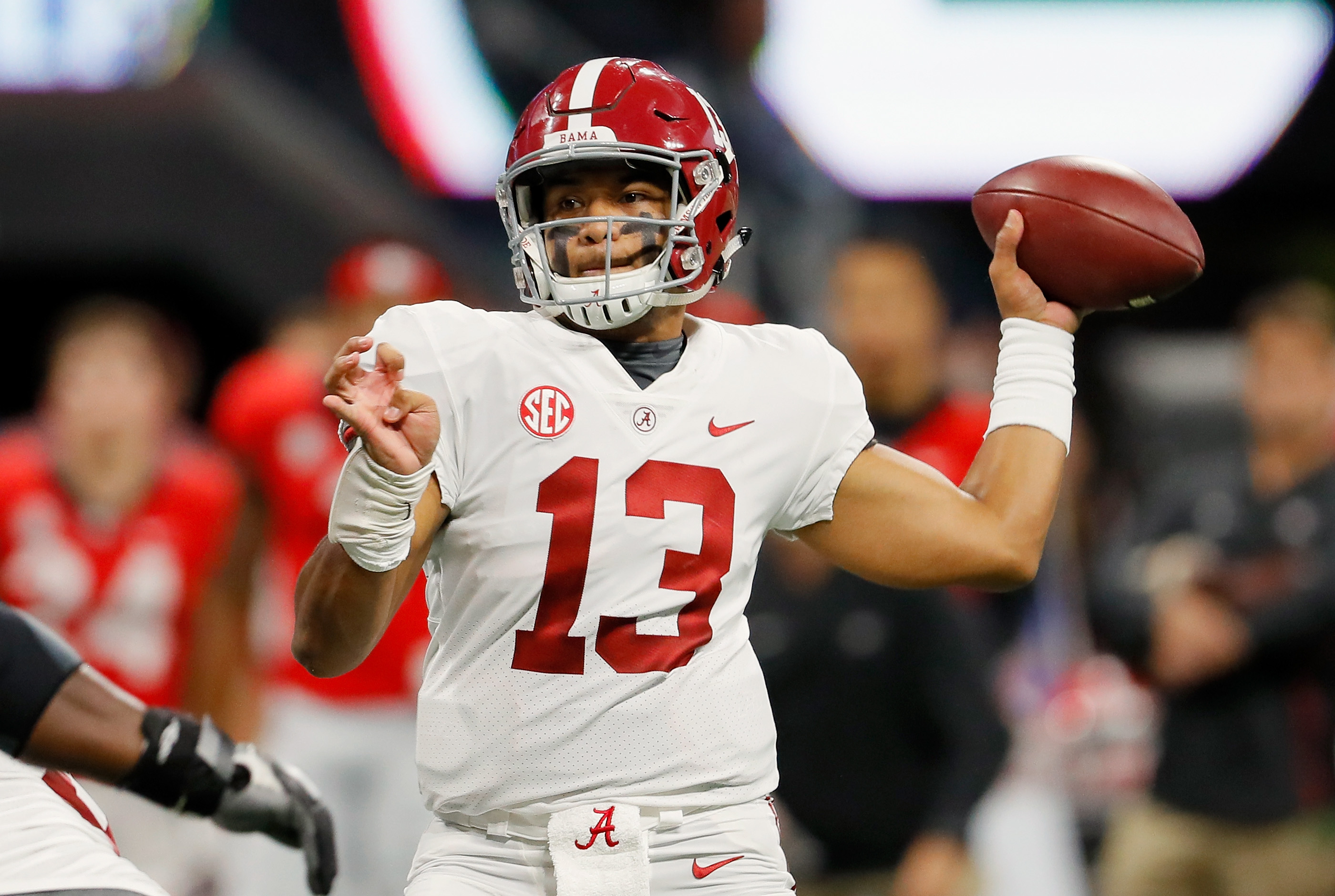 Tua Tagovailoa leaves game after hit to his right knee in Alabama win over  Mississippi St.