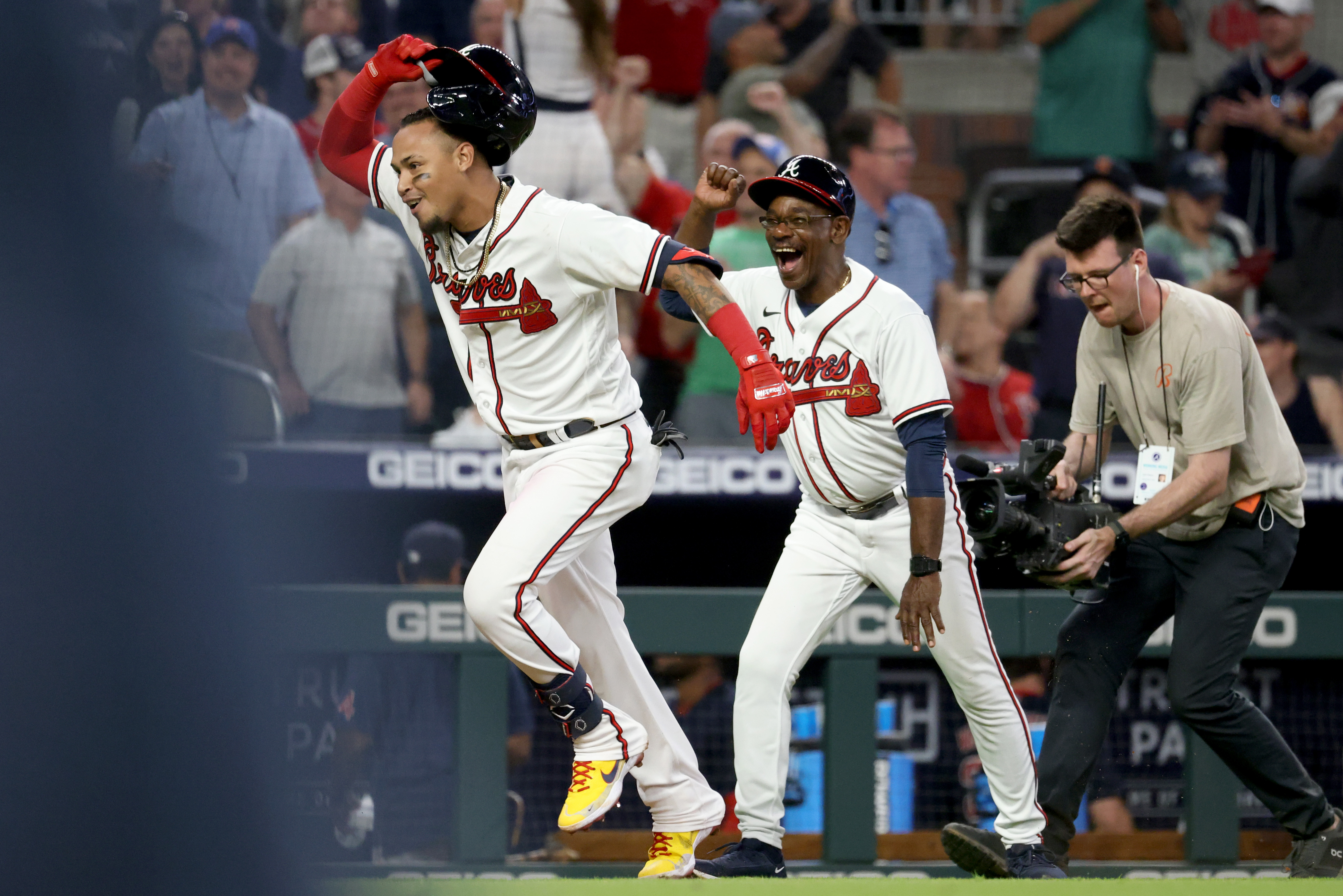 Orlando Arcia's walk-off homer propels Braves past Red Sox