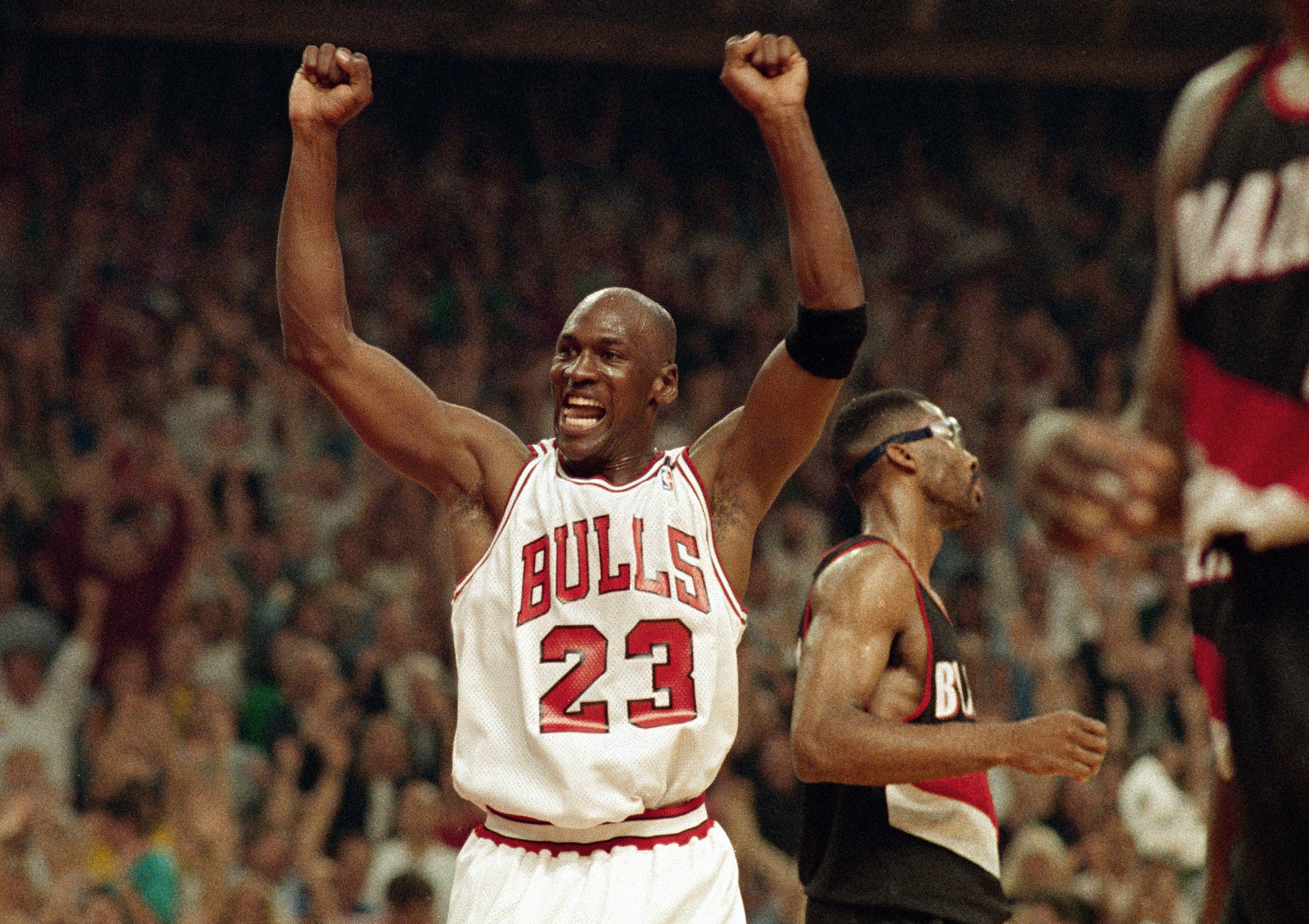 NBA Legend GETS SCHOOLED in Jordan vs LeBron Debate 