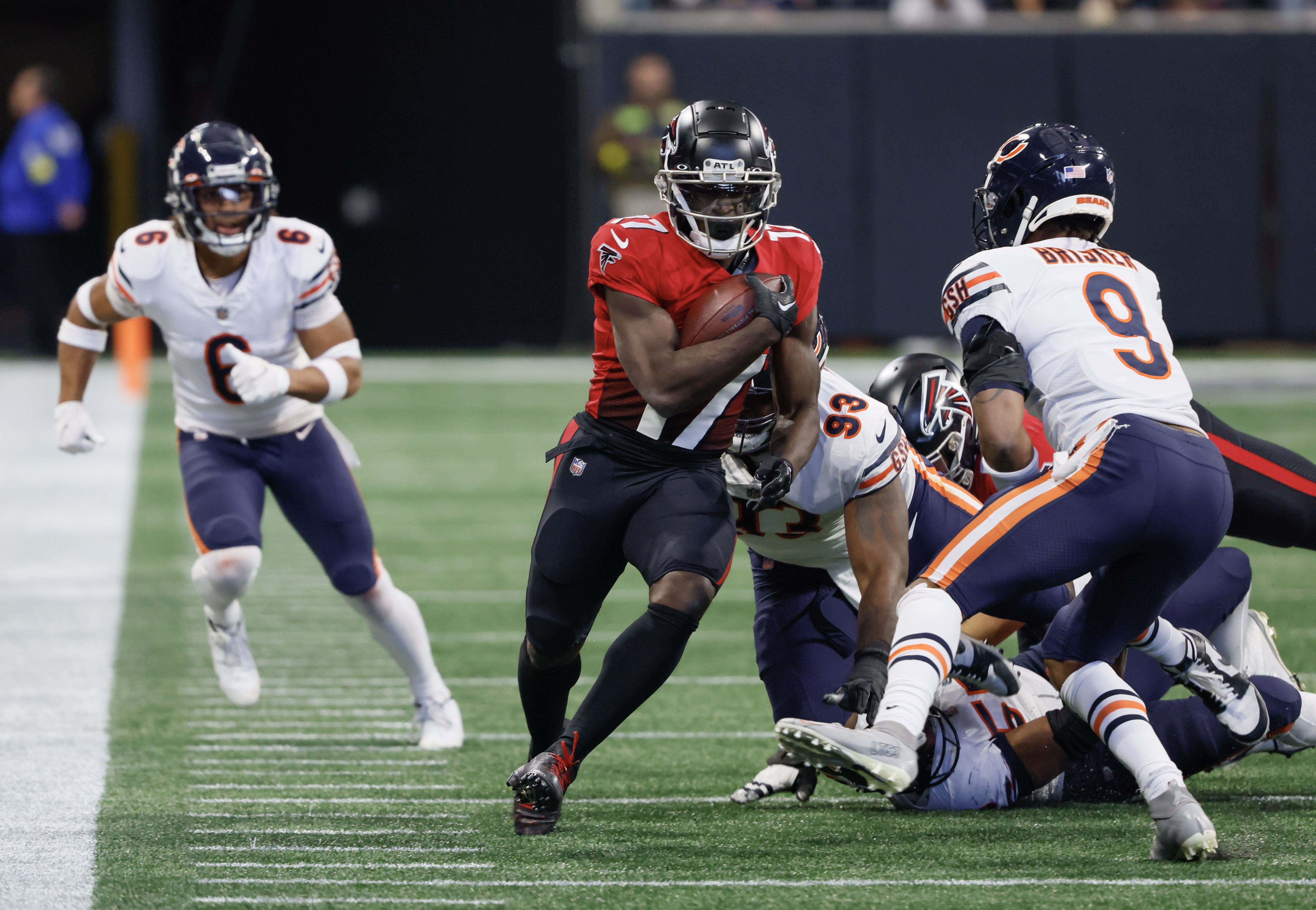 Koo's late 53-yard FG lifts Falcons past Fields, Bears 27-24