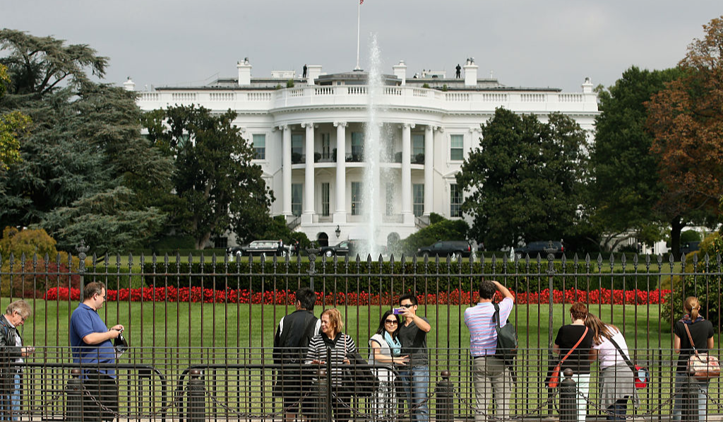 White House sidewalk permanently closed to public