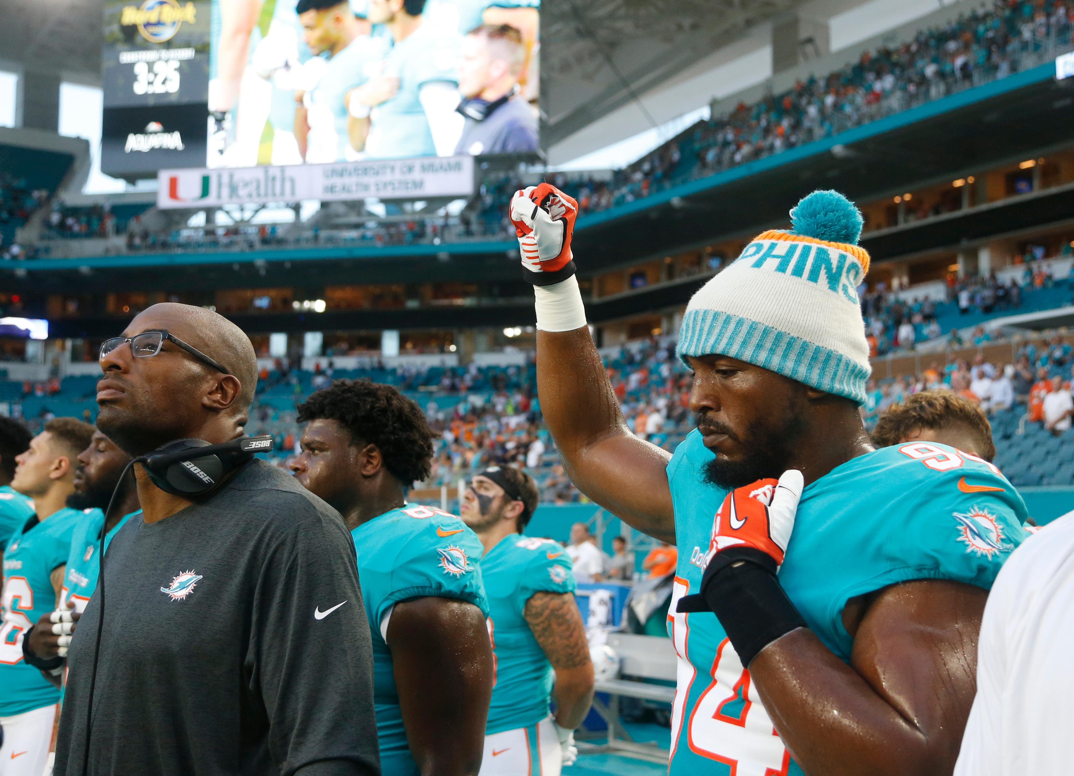 Miami Dolphins players protest during national anthem in NFL preseason