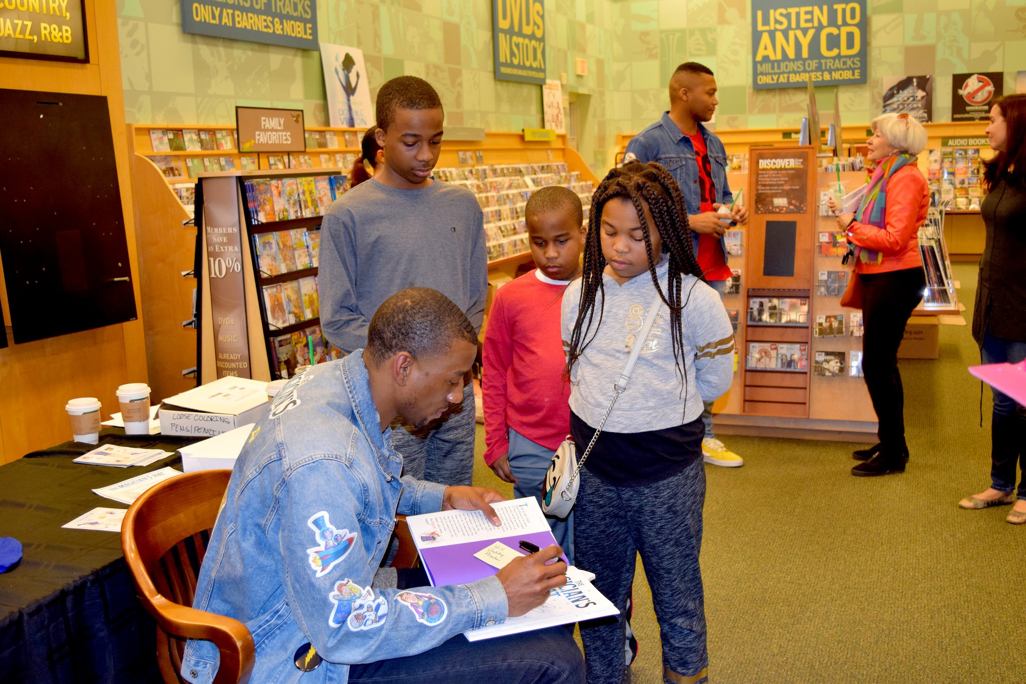 For National Reading Month, Georgia Receiver Malcolm Mitchell Tells Us All  About His Love of Books - SI Kids: Sports News for Kids, Kids Games and More