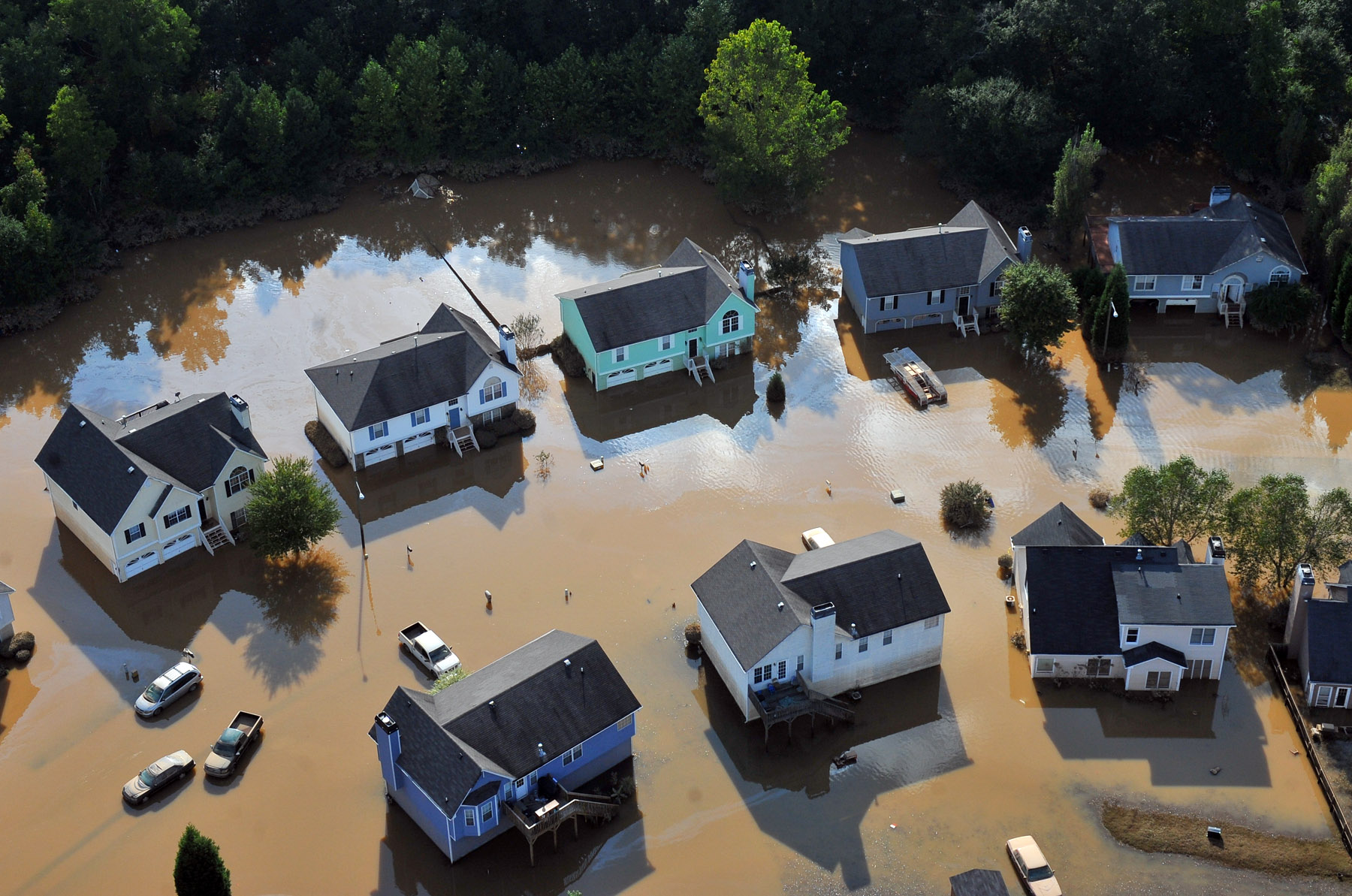 090922 Atlanta: Flooded subdivision off Oglesby Road in Powder Springs September 22, 2009. Powder Springs Creeks is located behind the subdivision. Brant Sanderlin, bsanderlin@ajc.com