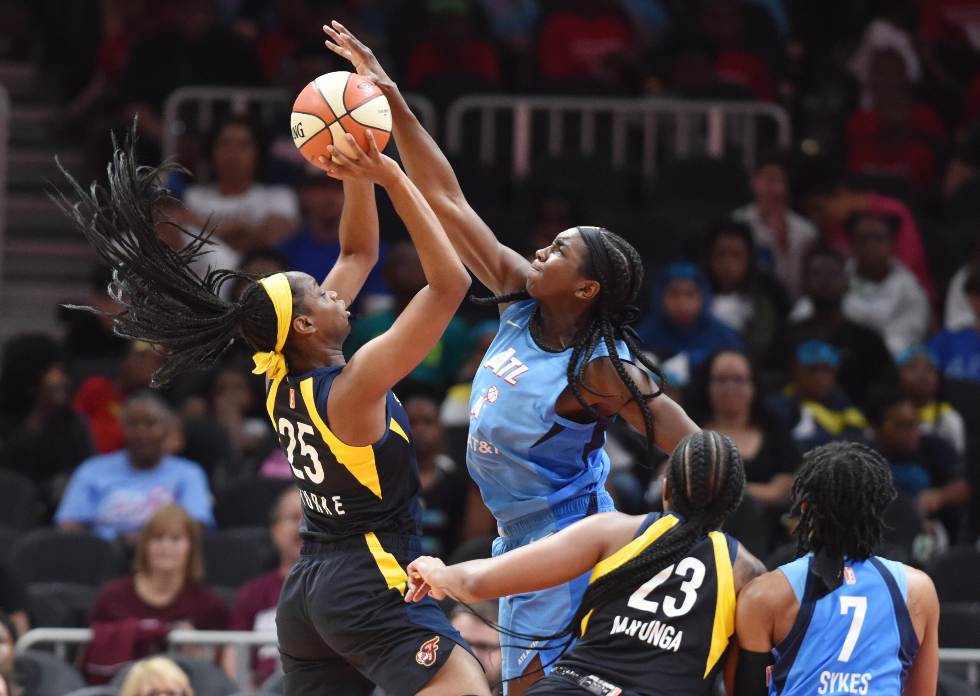Dream guard Monique Billings re-signs with team