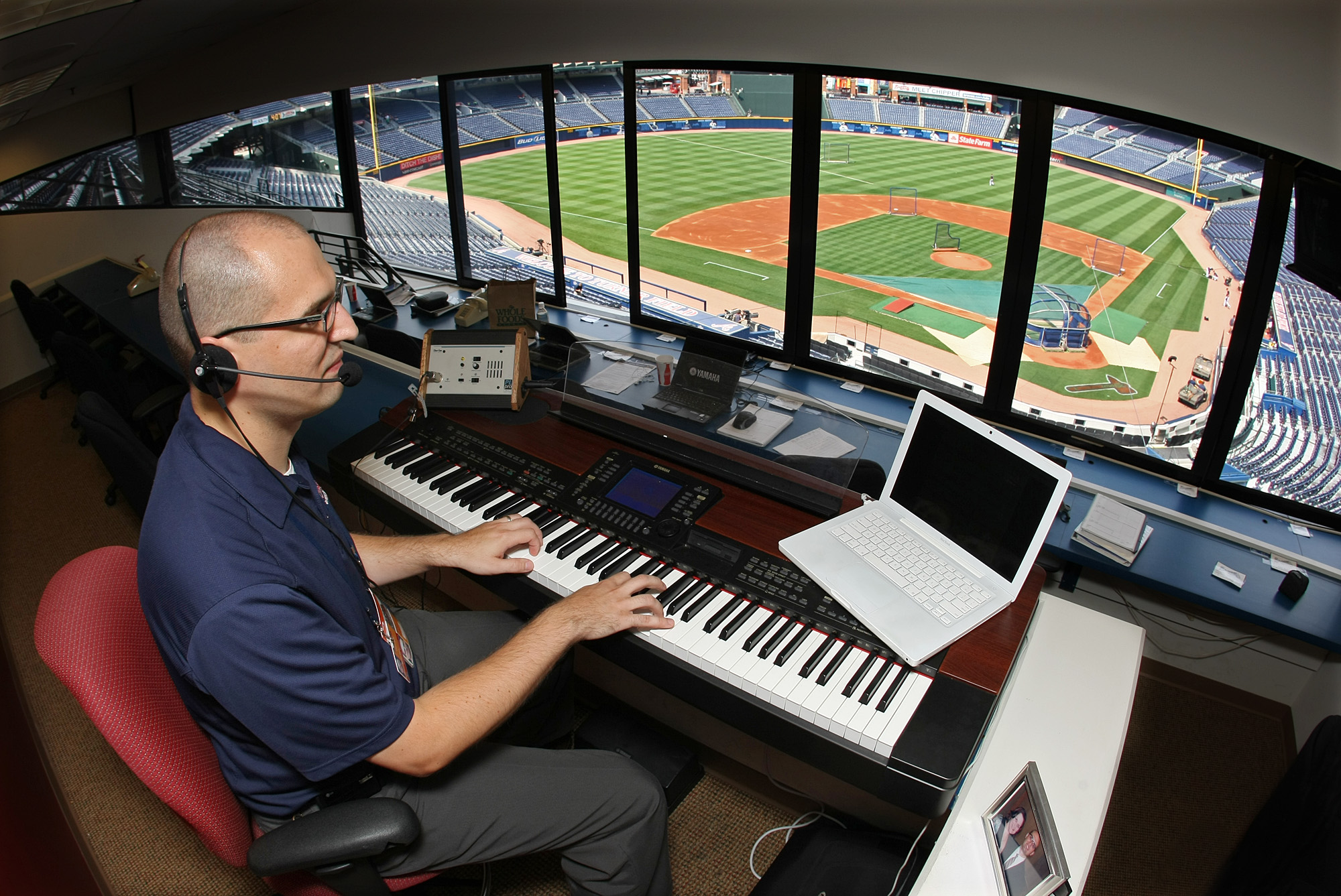 Braves organist will play at Georgia State footballs new stadium image