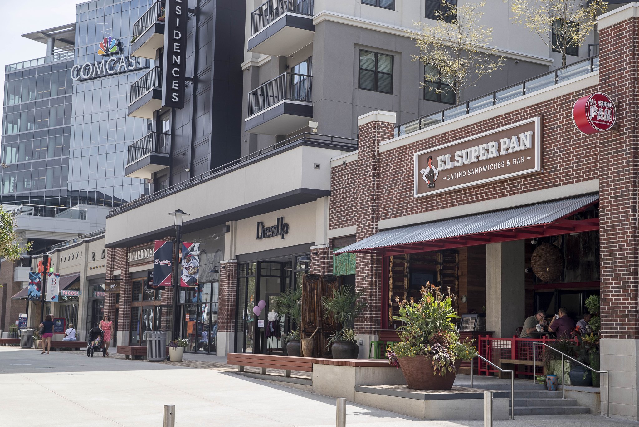 Since the Battery Atlanta opened, two of its occupants, Todd English Tavern and Achie’s, have closed. (ALYSSA POINTER/ALYSSA.POINTER@AJC.COM)