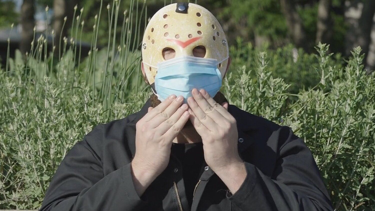Comprometido predicción Víctor Killer from 'Friday the 13th' promotes face masks in ad campaign